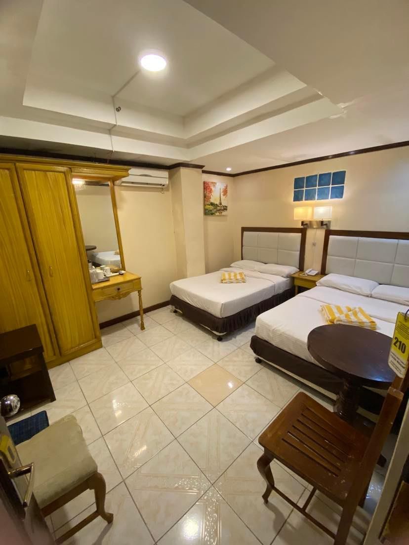 Ormoc Sugarland Suites Twin Bed Room