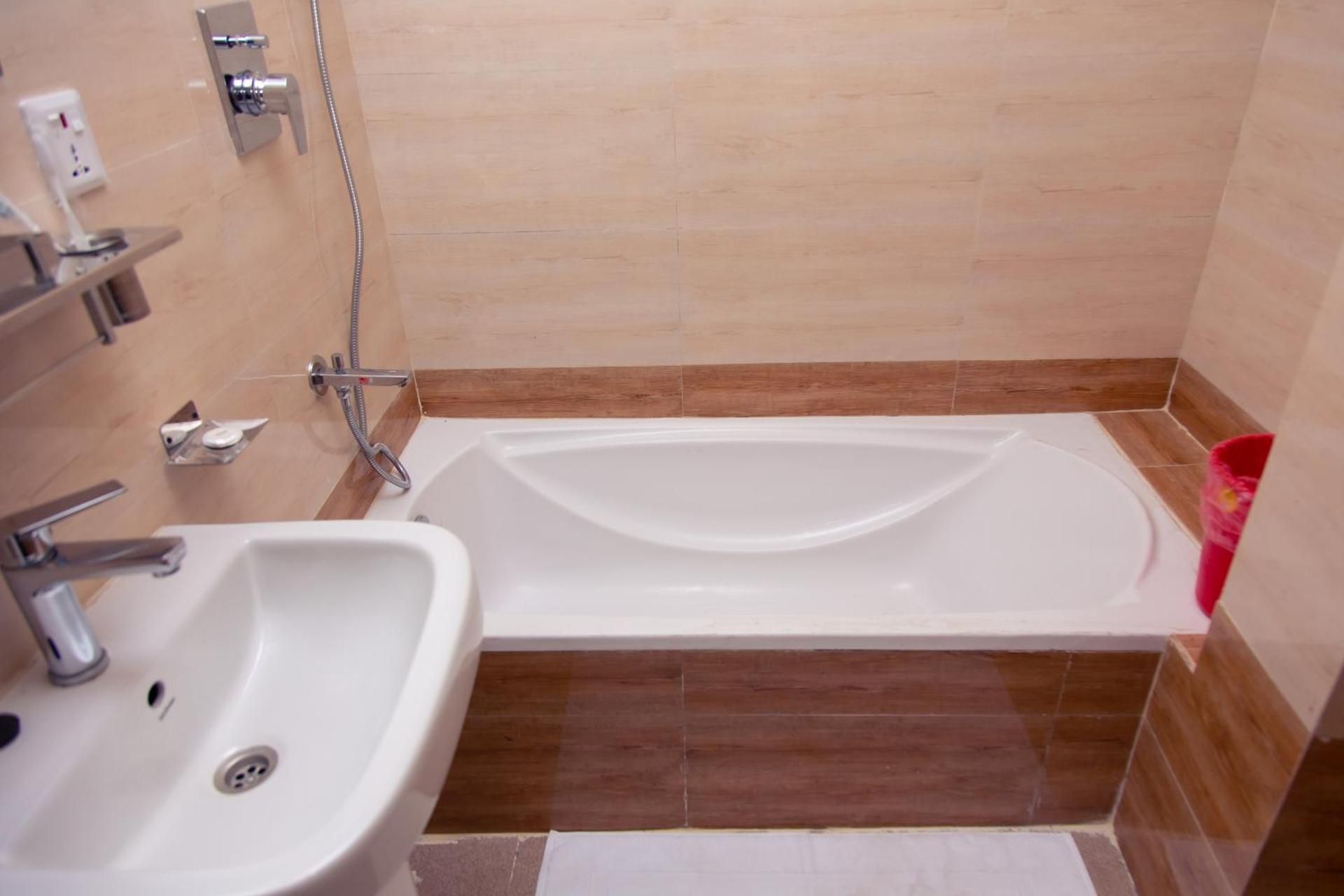 Hotel Gyan Gauri Palace Deluxe King Suite 3