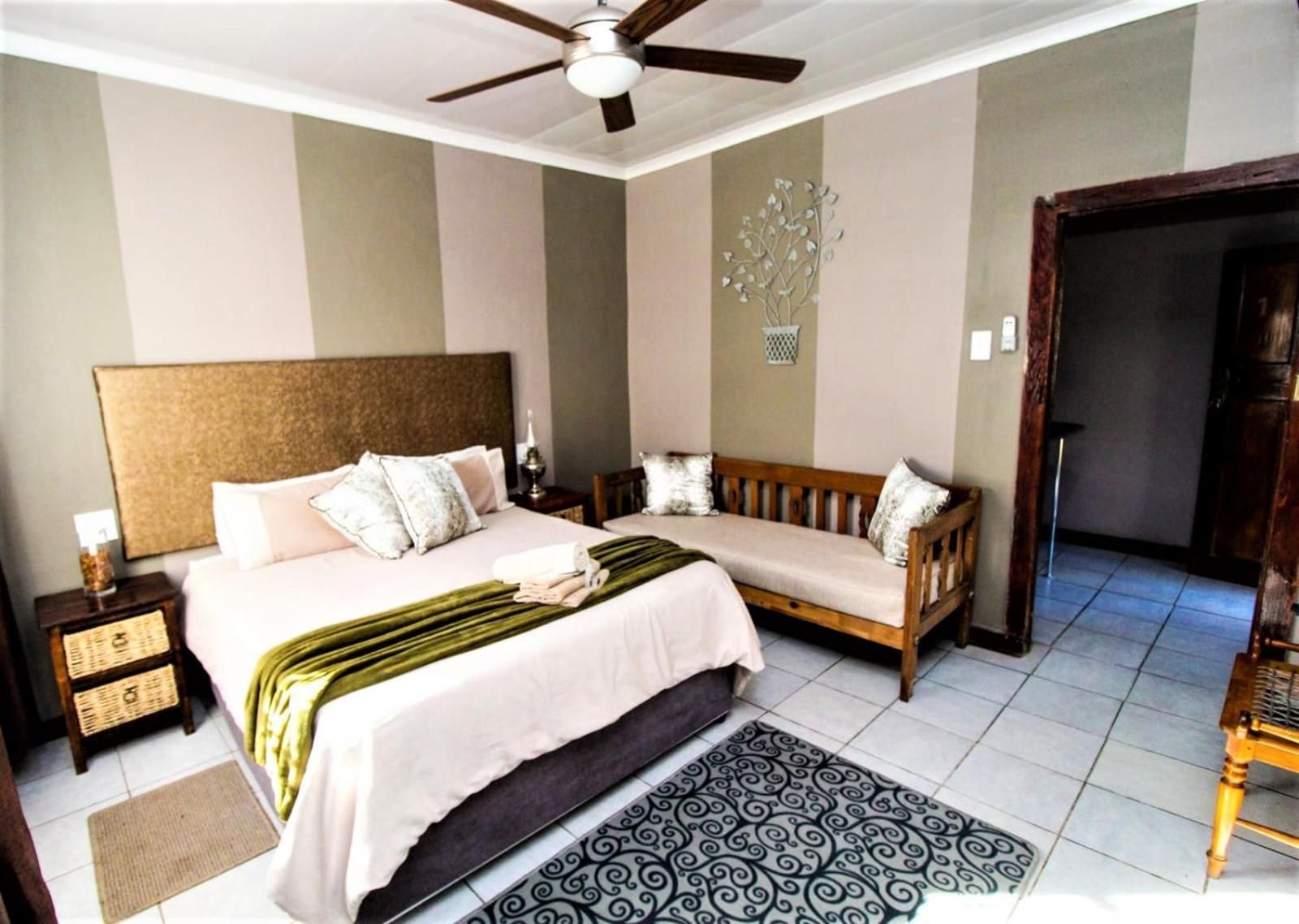Queen Room with Garden View