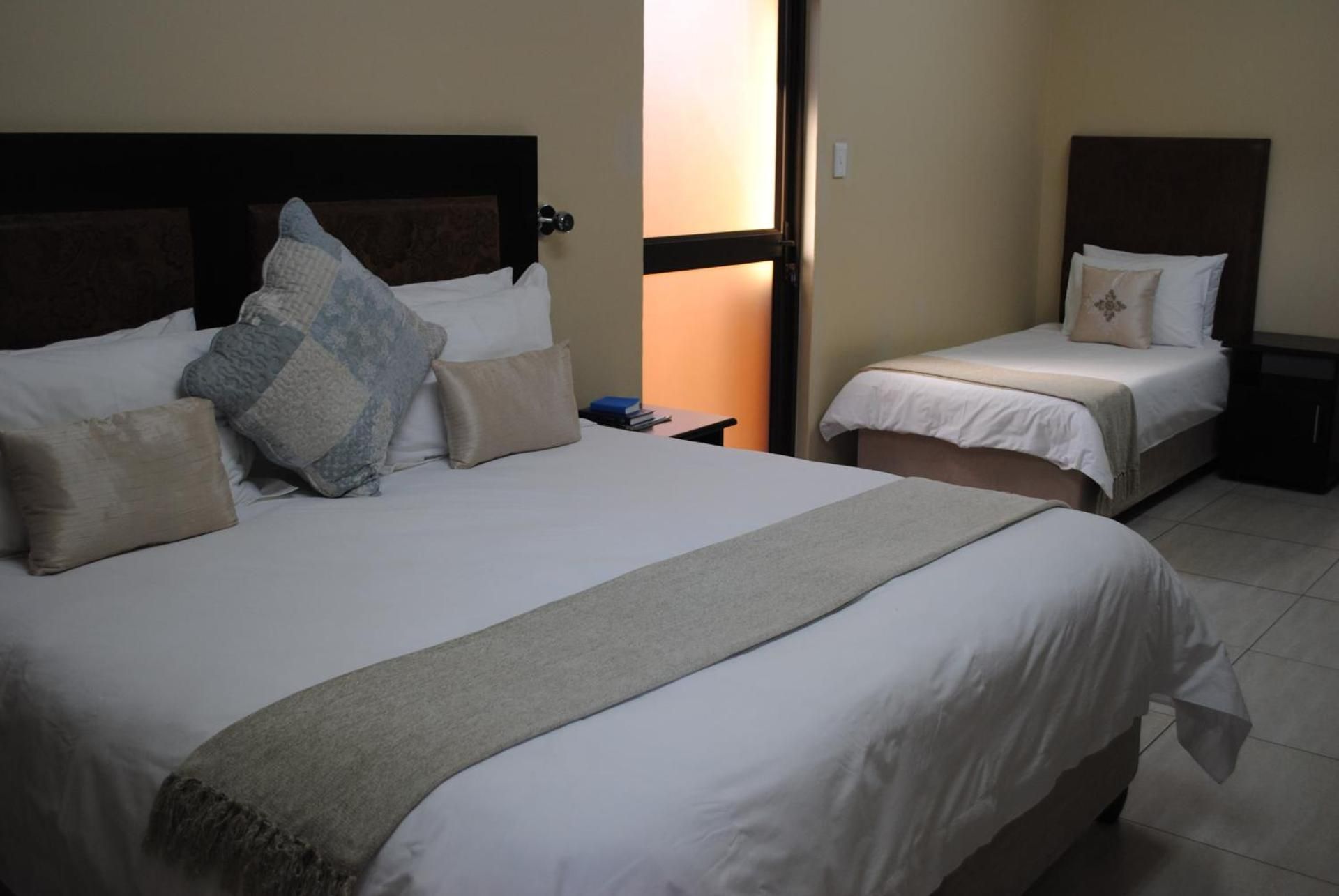 Deluxe Double Room (2 Adults + 1 Child)
