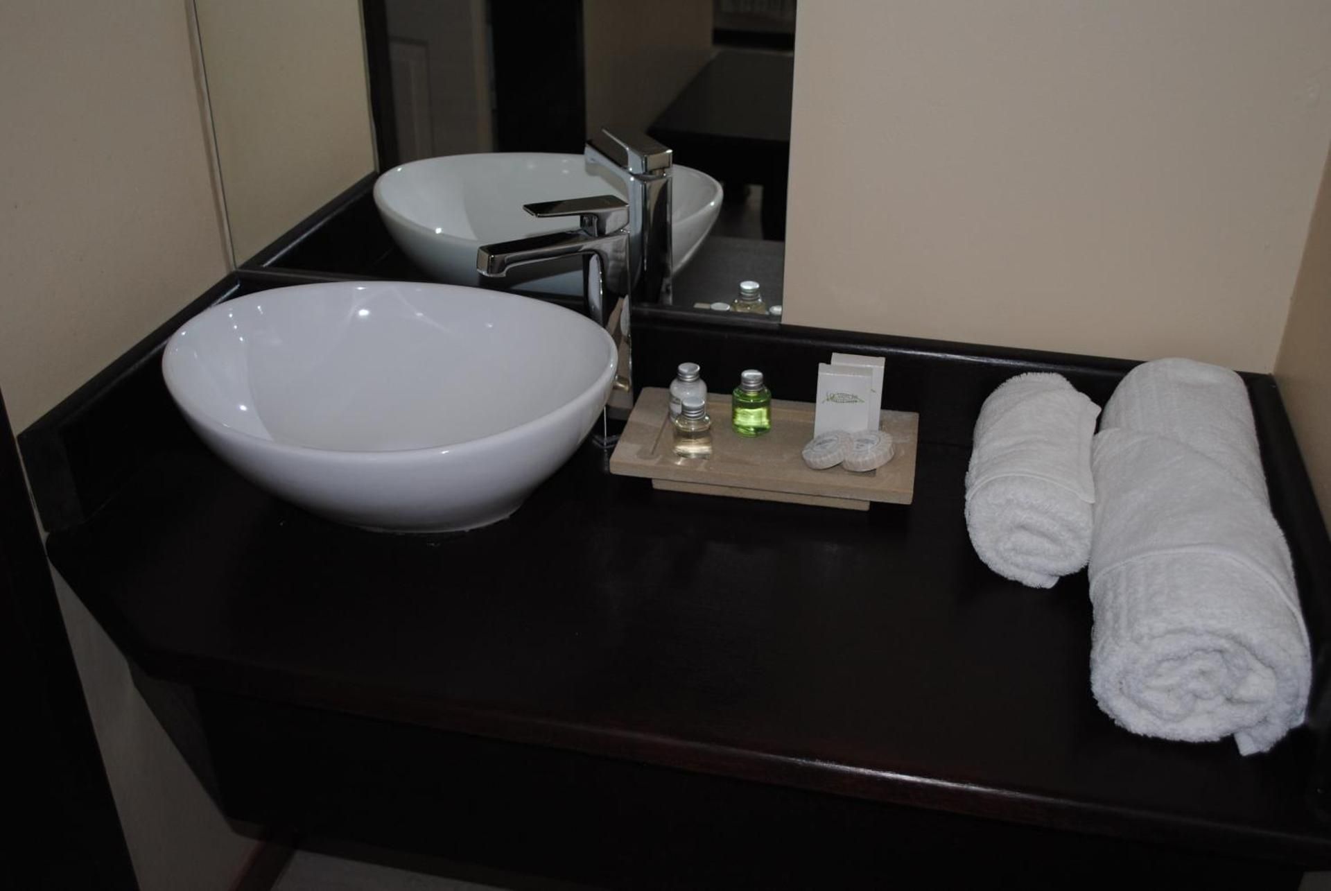 Deluxe Double Room (2 Adults + 1 Child)