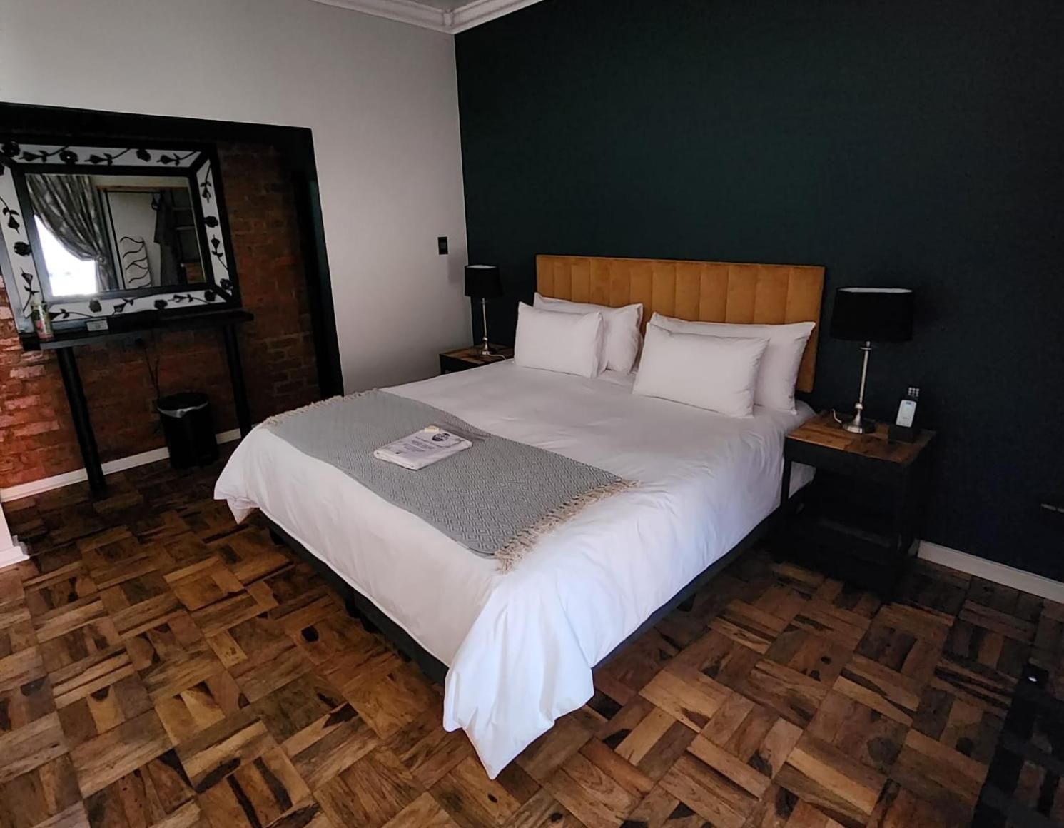 Deluxe King Suite