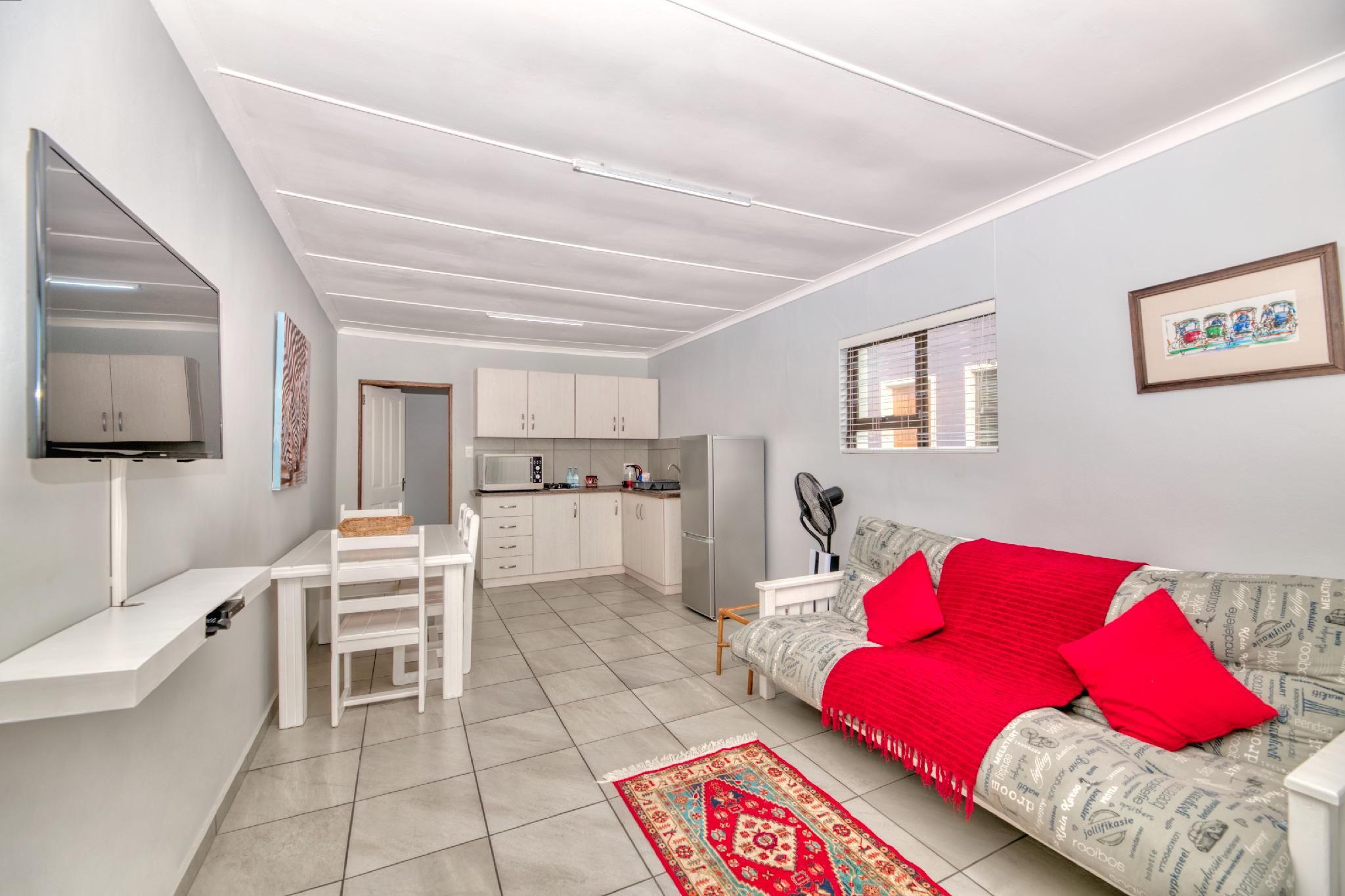 Land's Edge Struisbaai LandsEdge Featherbush Cottage 2