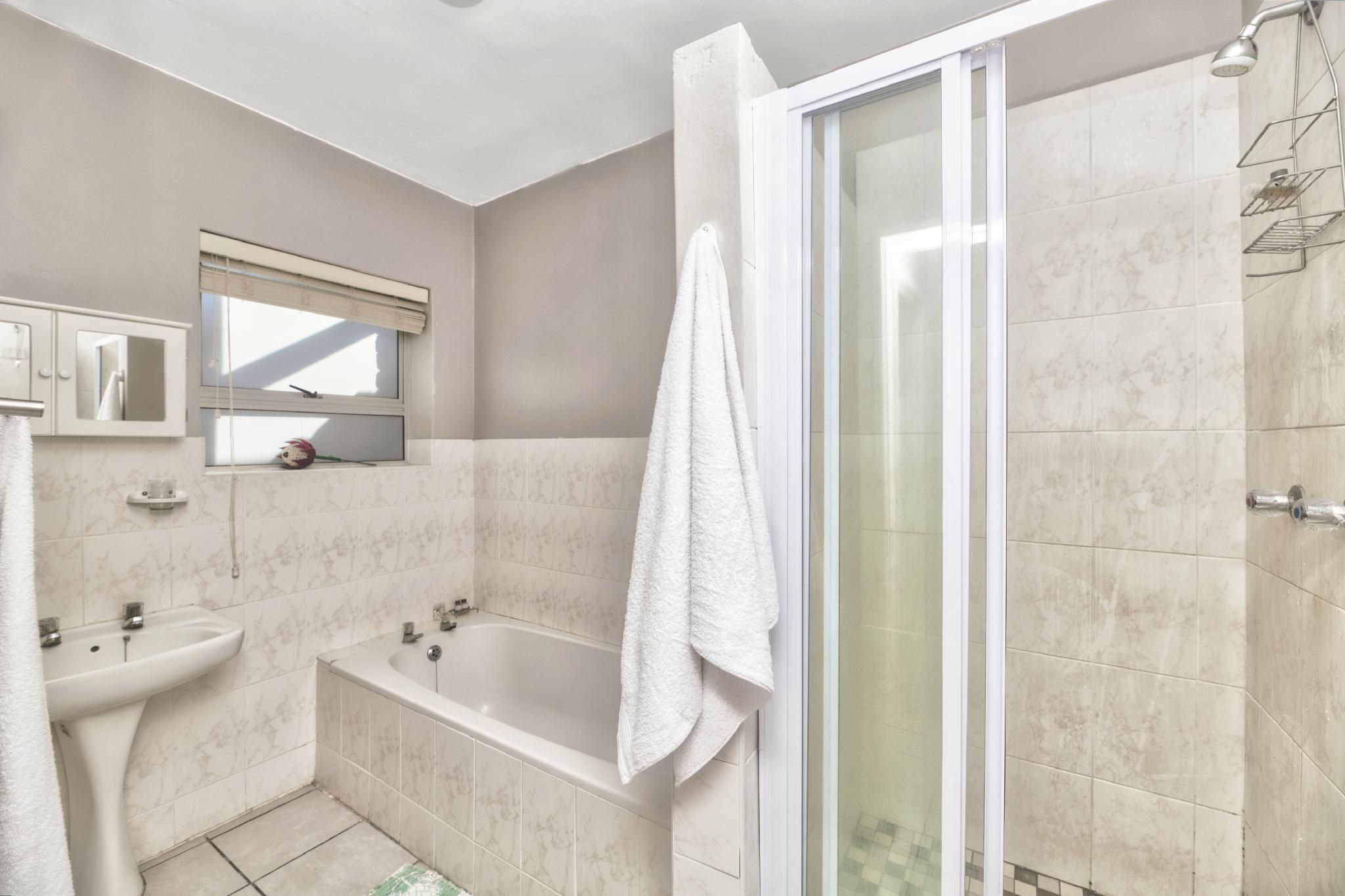 Land's Edge Struisbaai Land's Edge Wild Olive Upstairs Apt 2