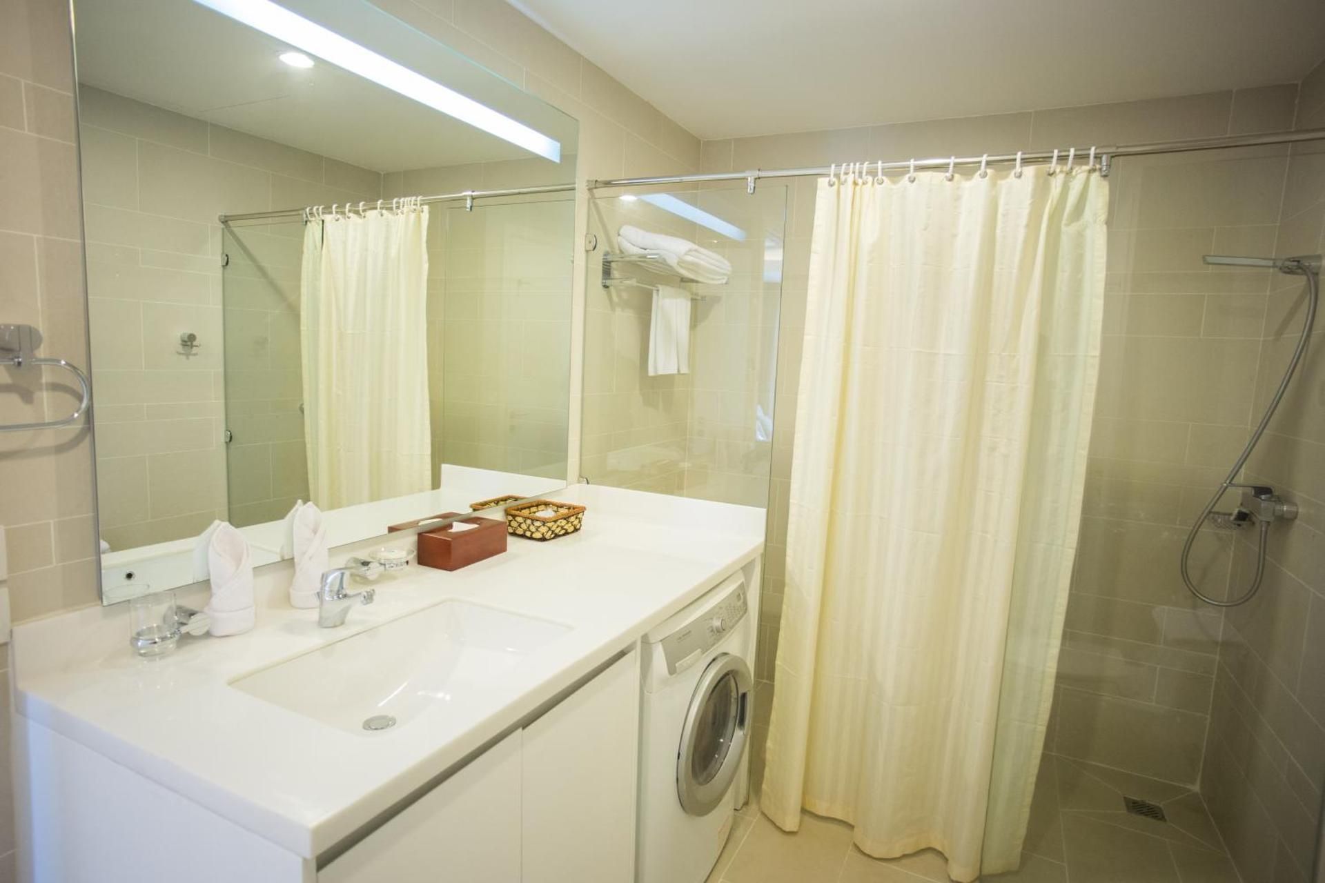Bellevue Serviced Apartments. One-Bedroom Apartment 2