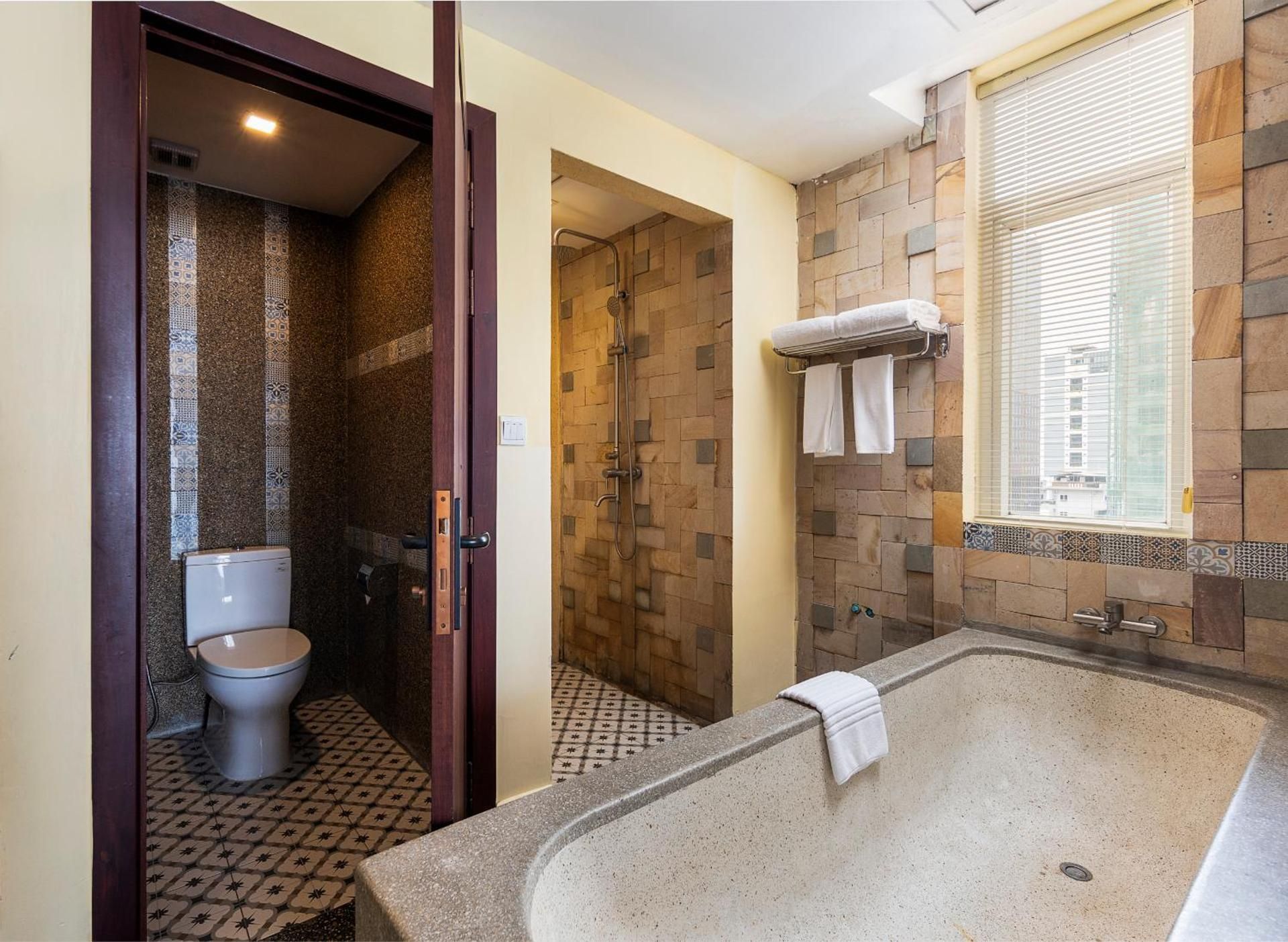 ARISON Hotel  Deluxe Twin With Balcony 3