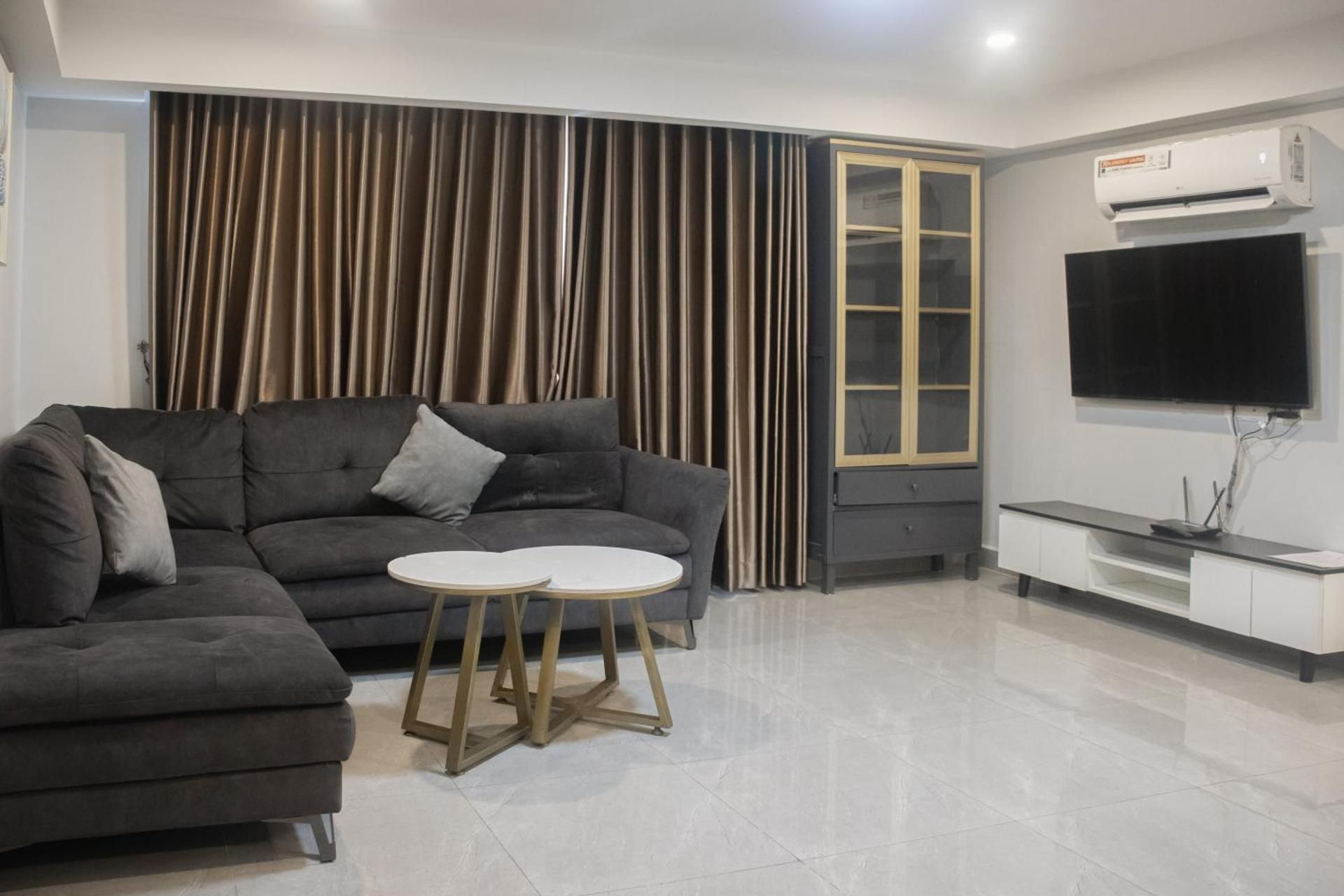 3-Bedroom Family Room
