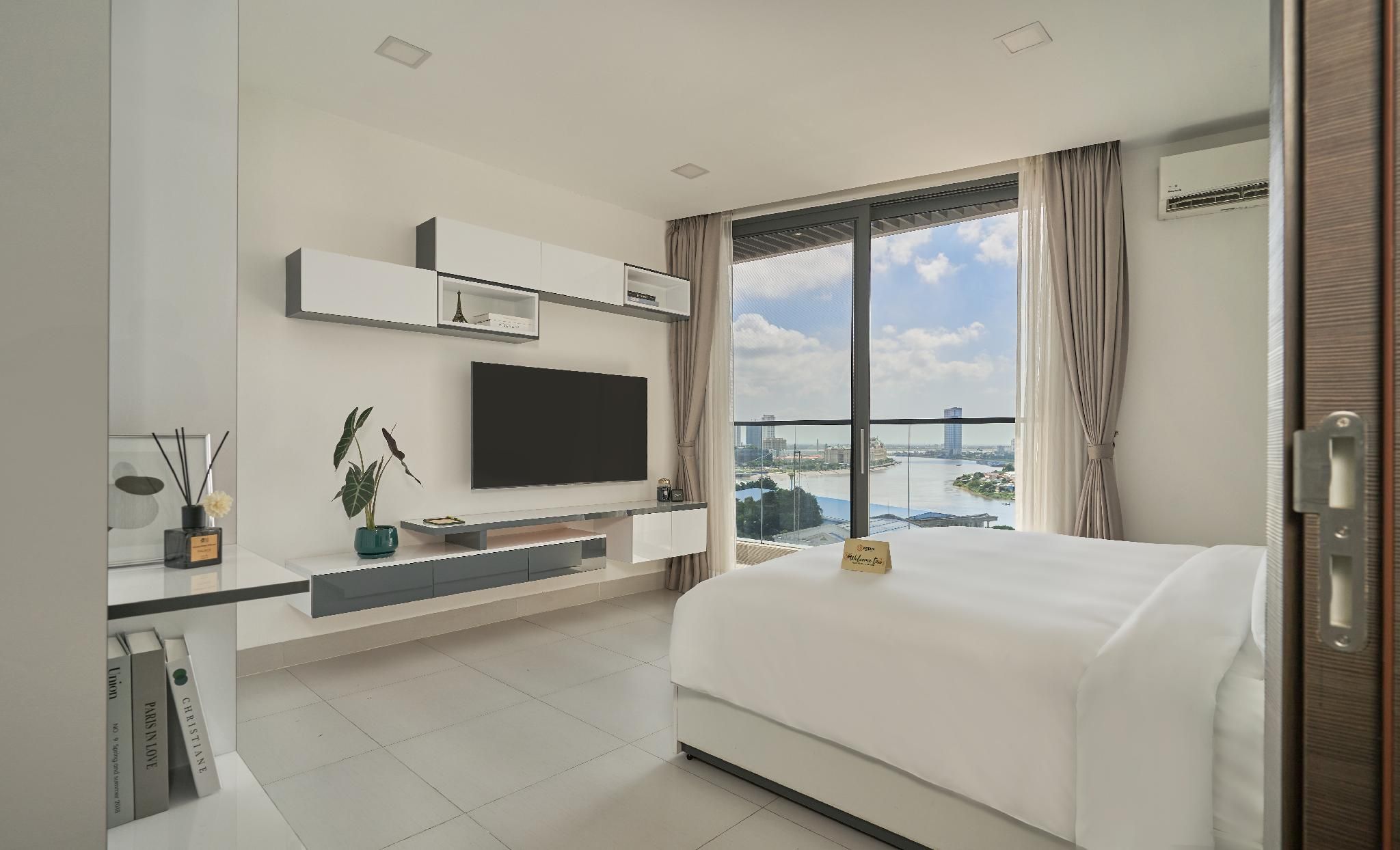 1-Bedroom Apartment River and City View