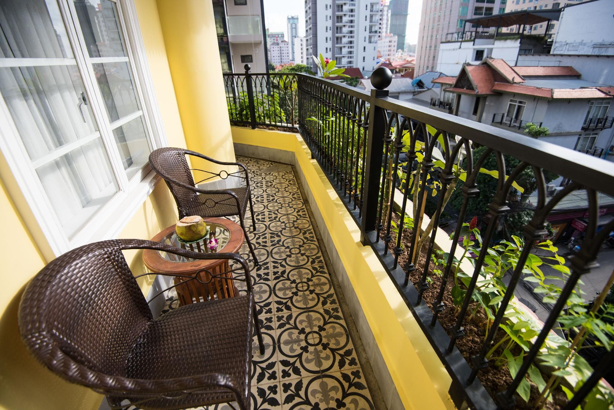 Executive Suite with Balcony