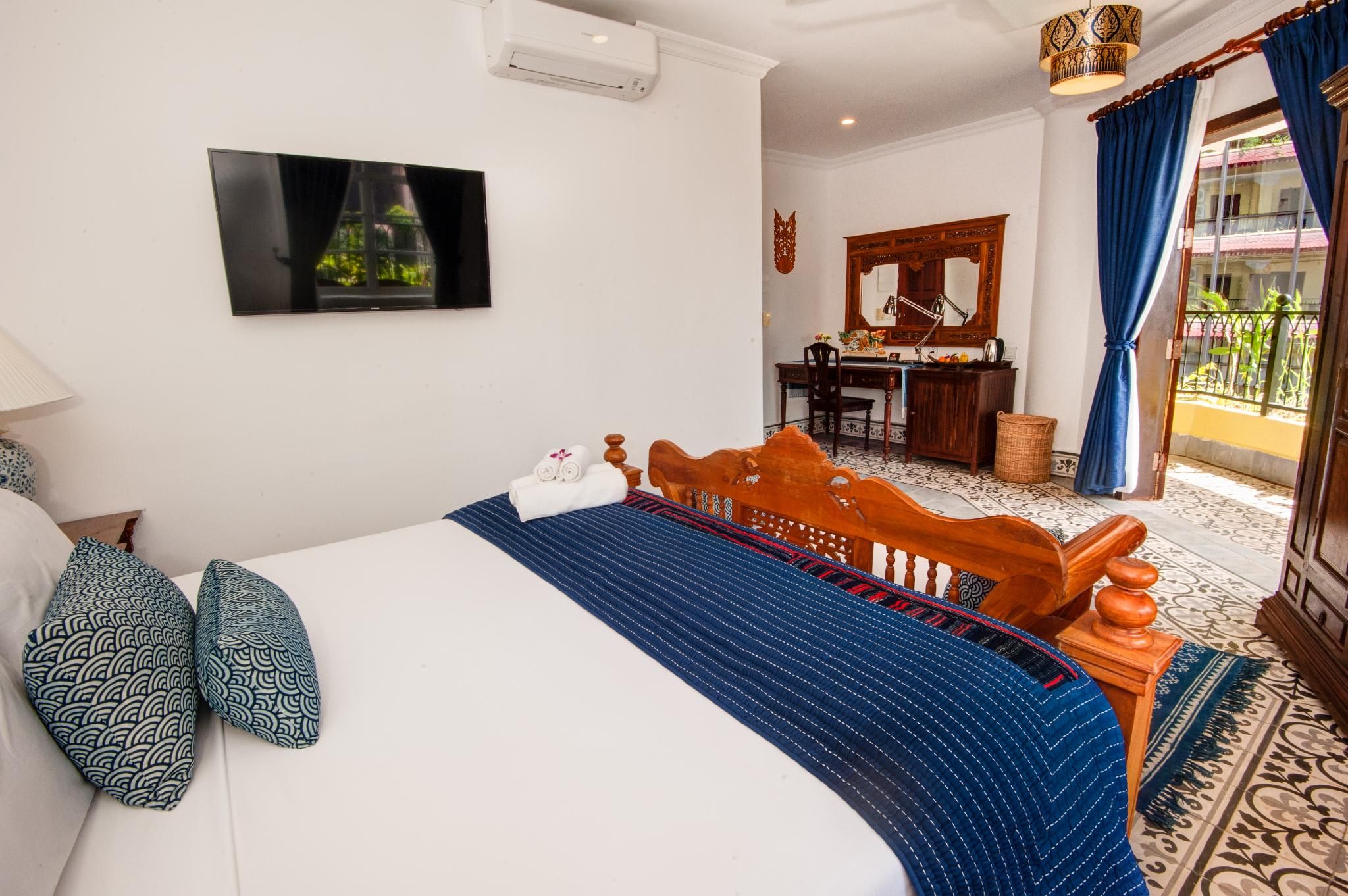 Executive Suite with Balcony