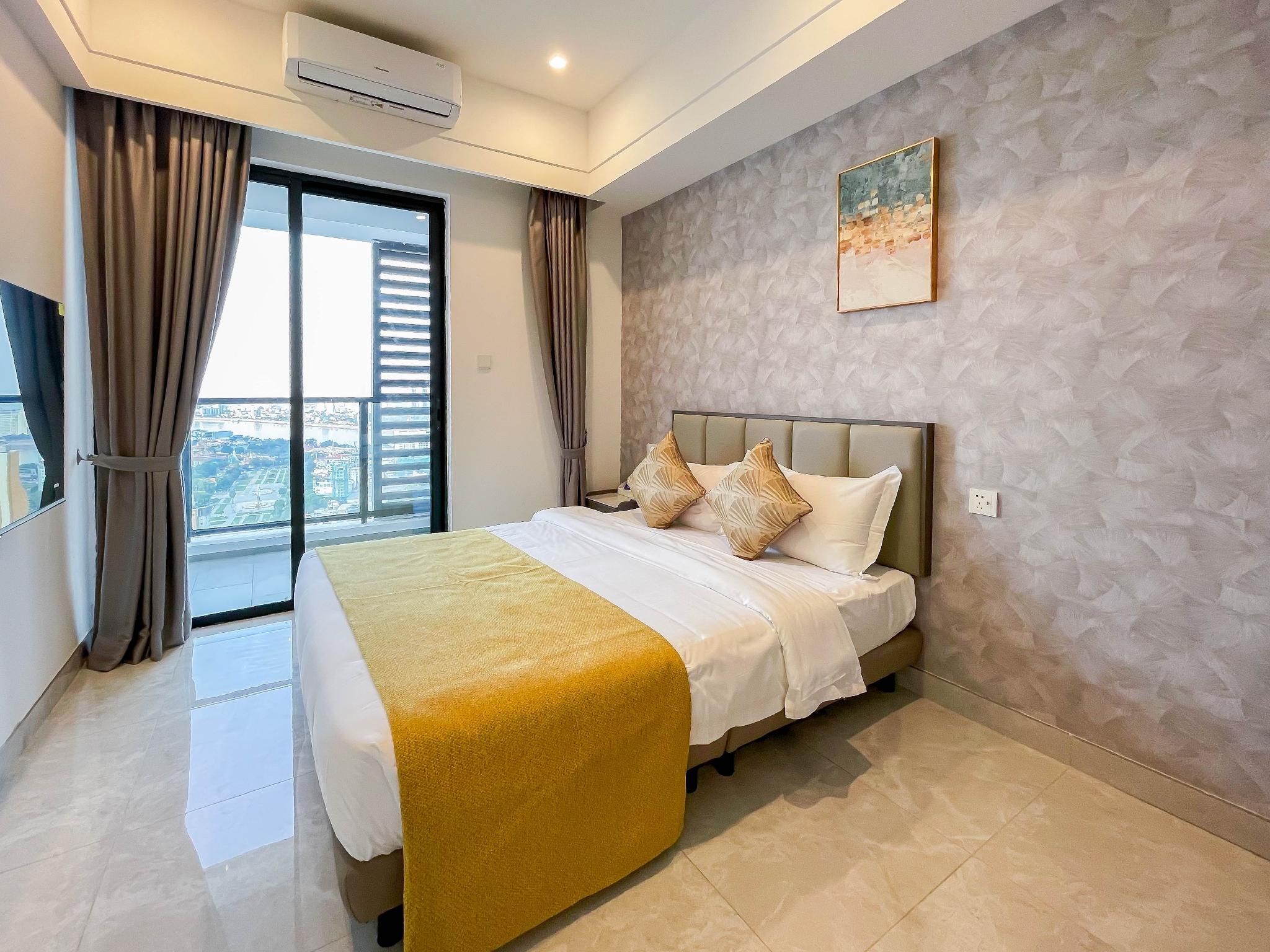 Standard Room with King Bed