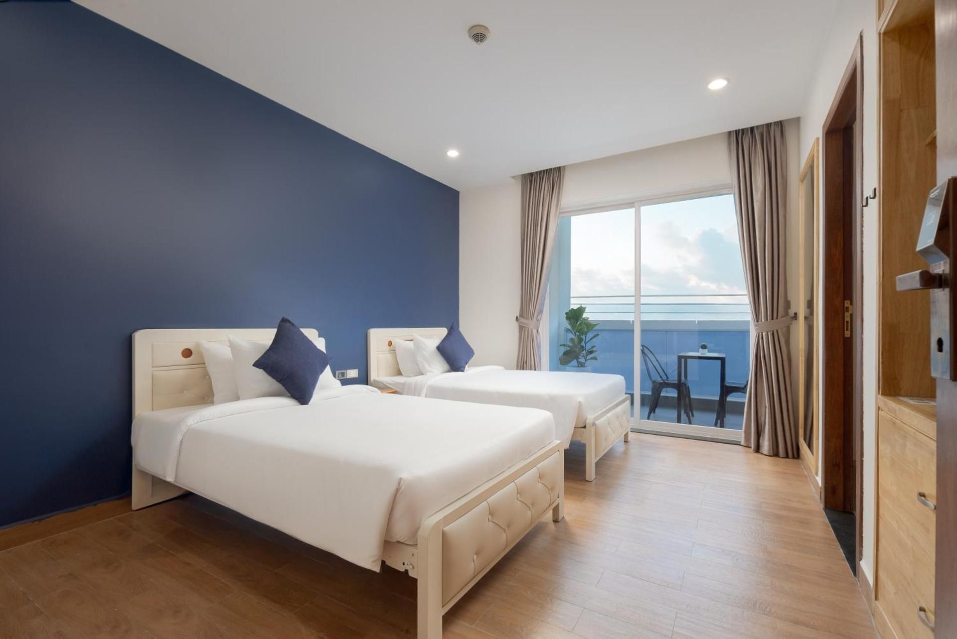 1 Bedroom and 1 Living Room