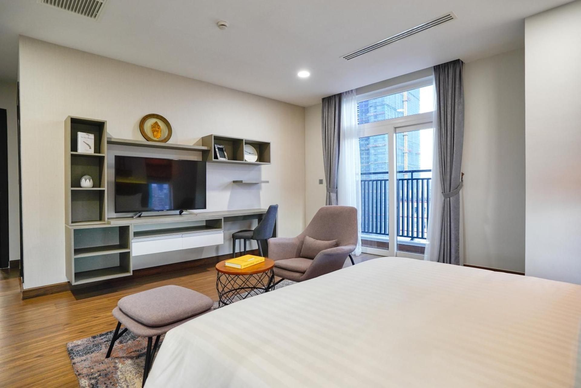 URBAN PALACE Two-Bedroom Apartment with Balcony 3