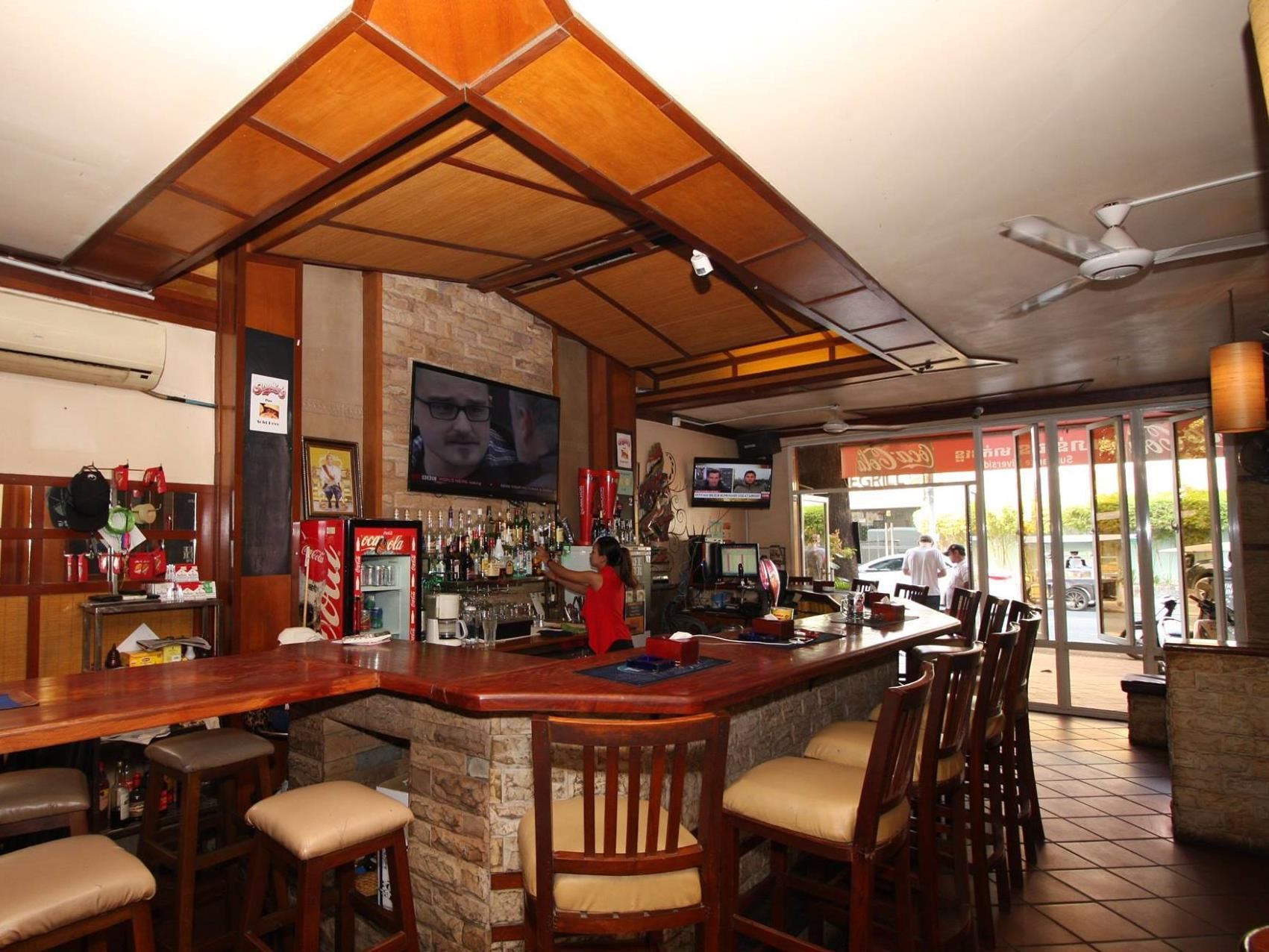 Bar Oz Riverside