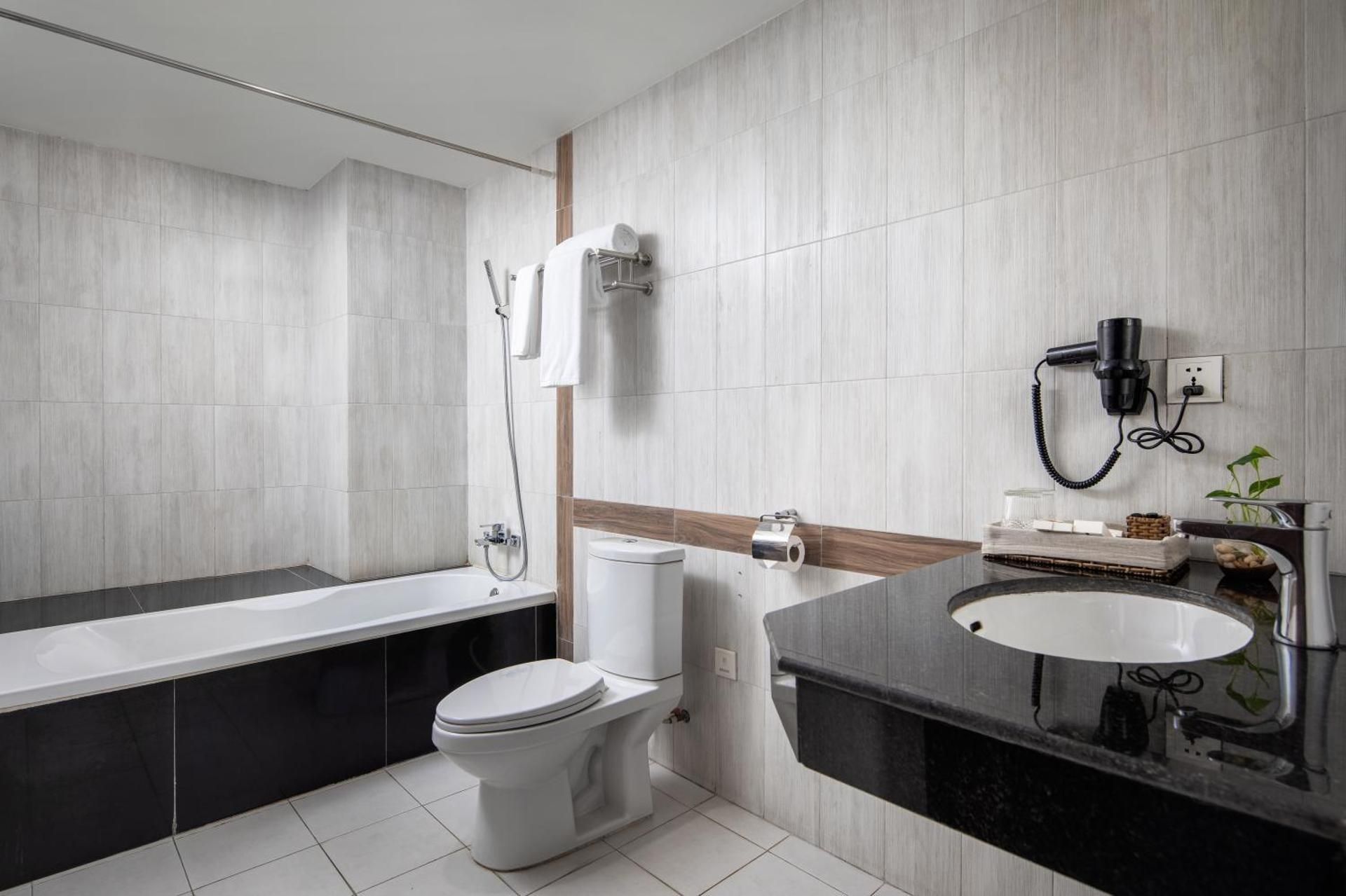 Vrest Hotel Deluxe Twin Room without Balcony 3