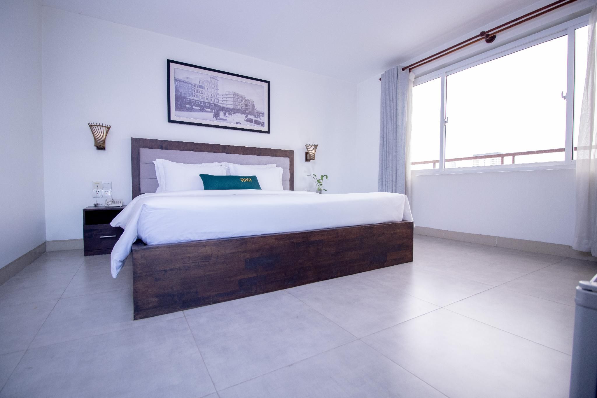 Deluxe King Room with Balcony