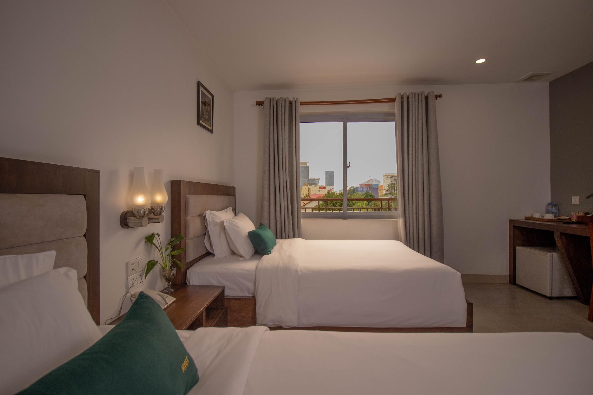 Deluxe Twin Room with Balcony