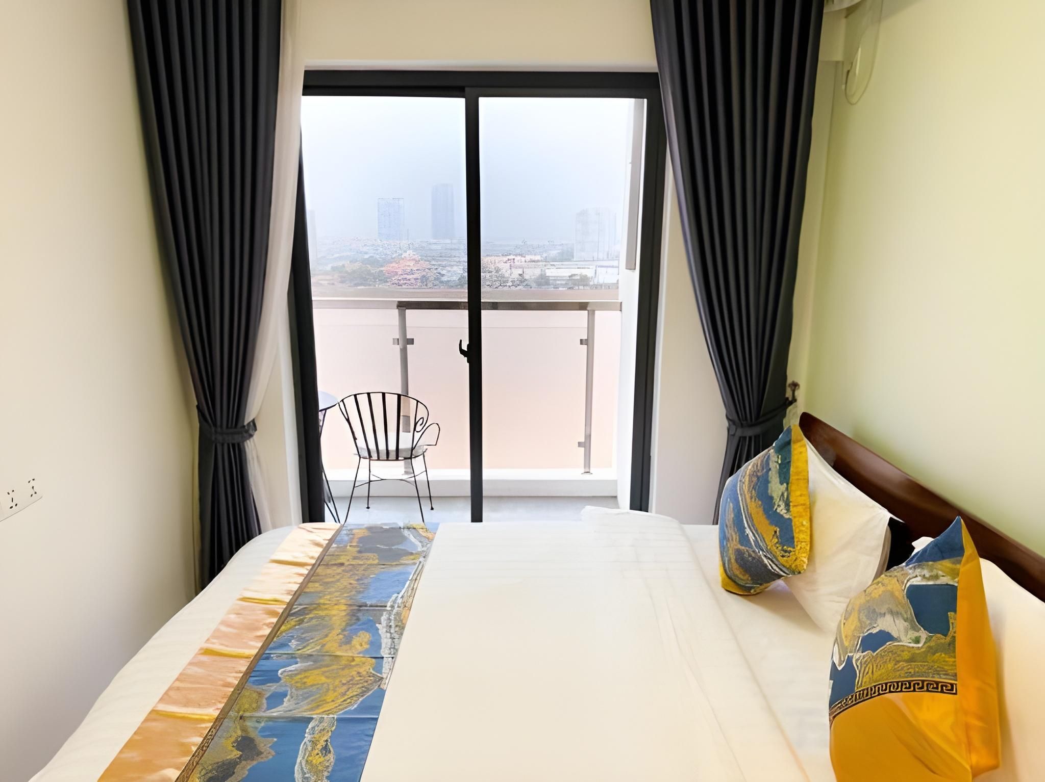 Family Room Balcony River View 