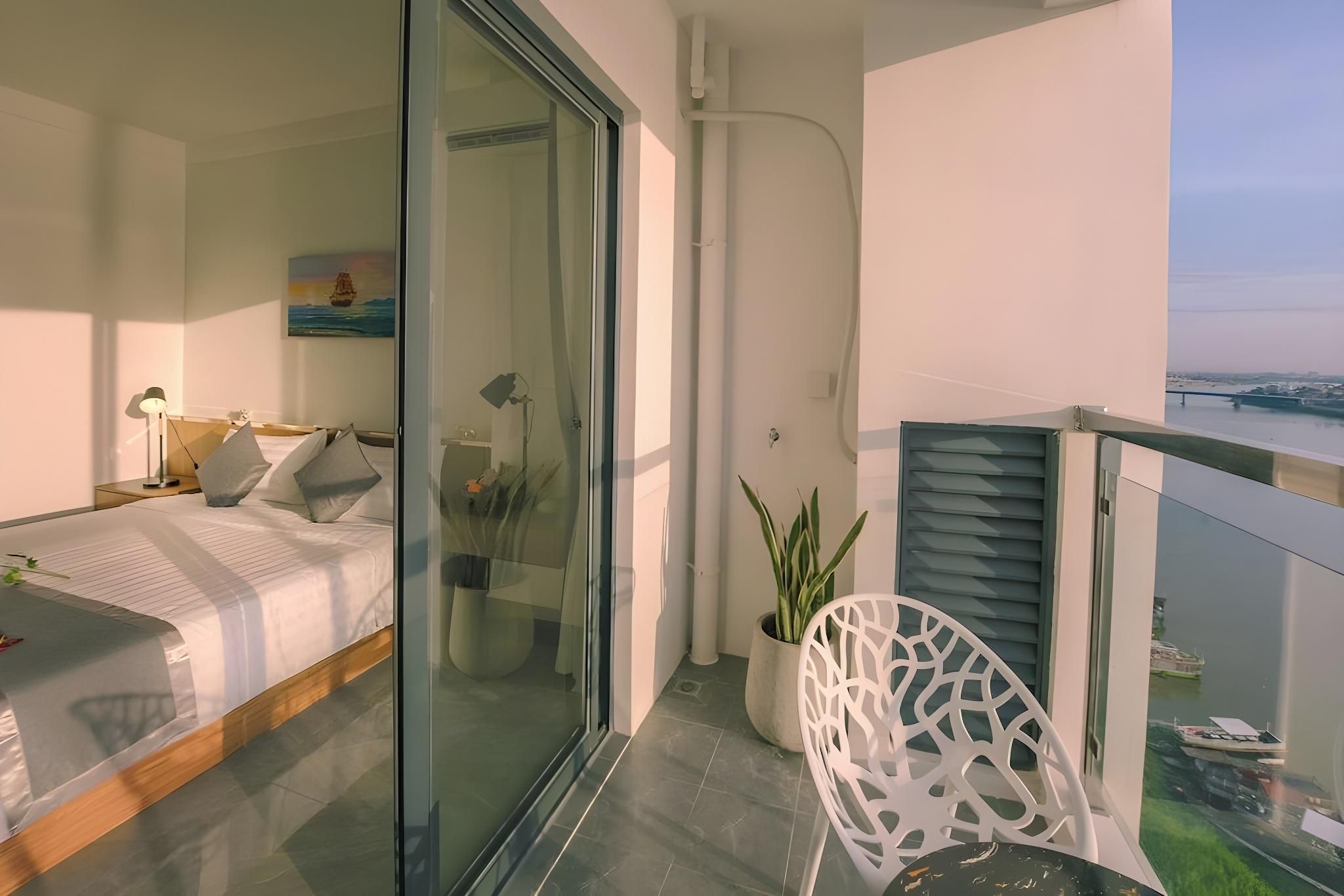 Deluxe King with Balcony