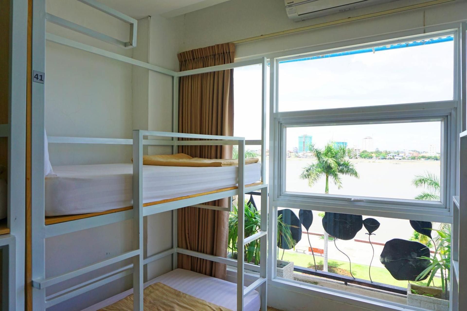 Bunk Bed in 12-Bed Mixed Dormitory Room @Annex building