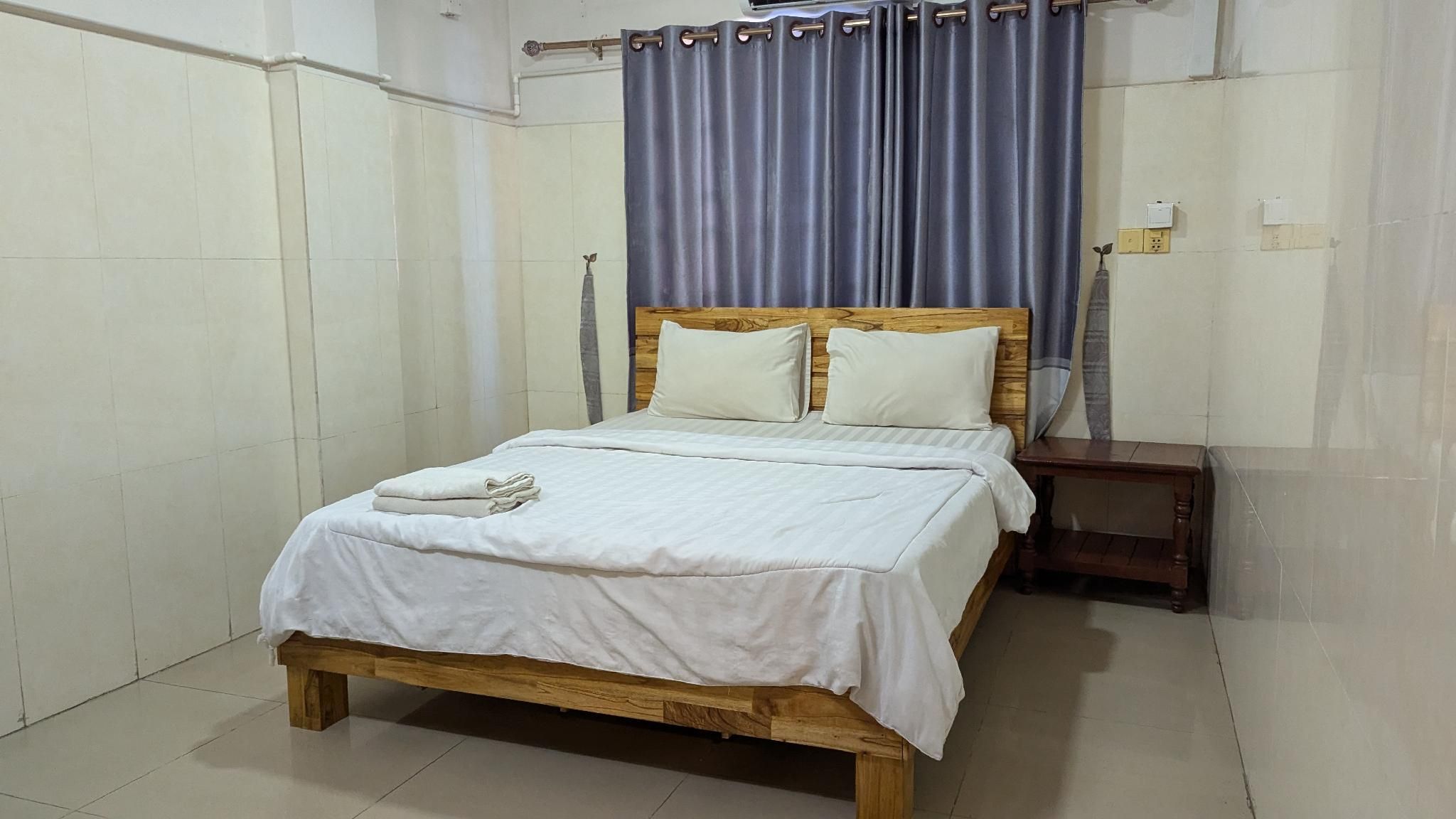 Budget Double Room with Private Bathroom