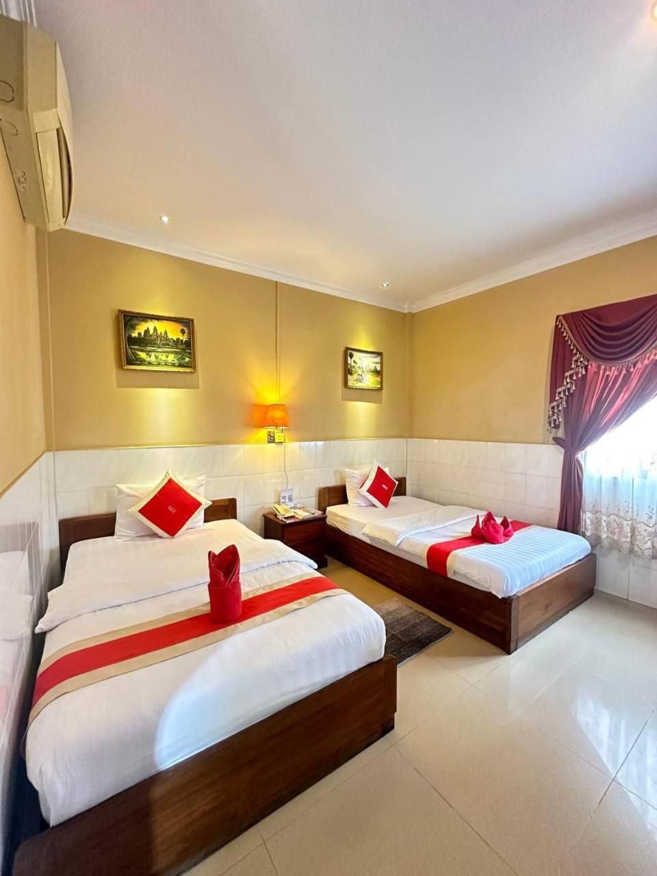 Twin Air Conditioning with Hot Water