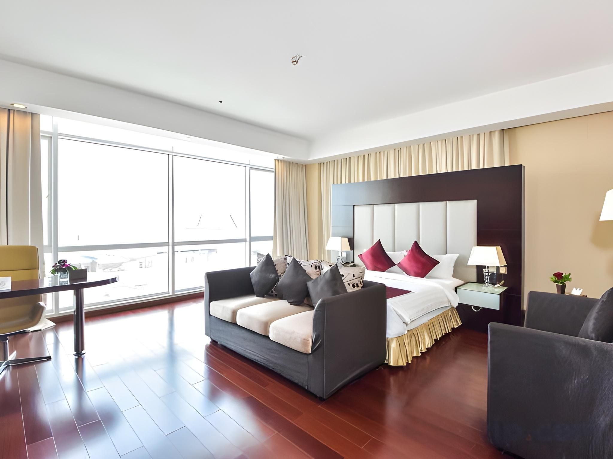 Premier Deluxe King Room