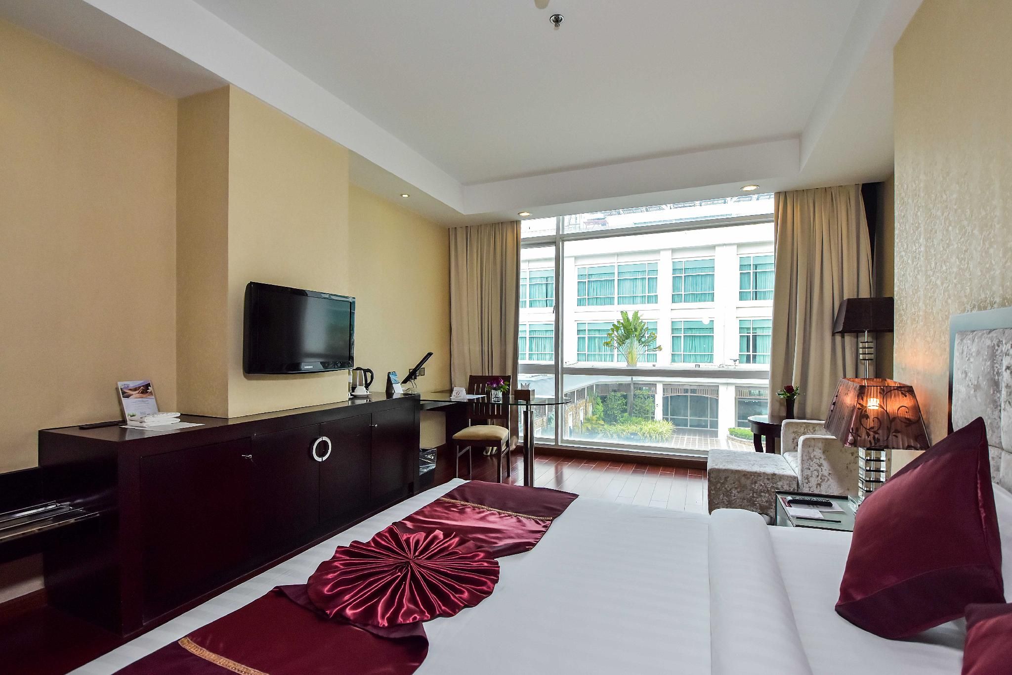 Deluxe King - Free Two Ways Airport Transfer