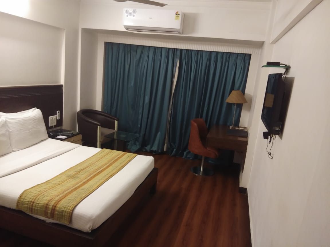 Yogi Metropolitan Deluxe Room 2