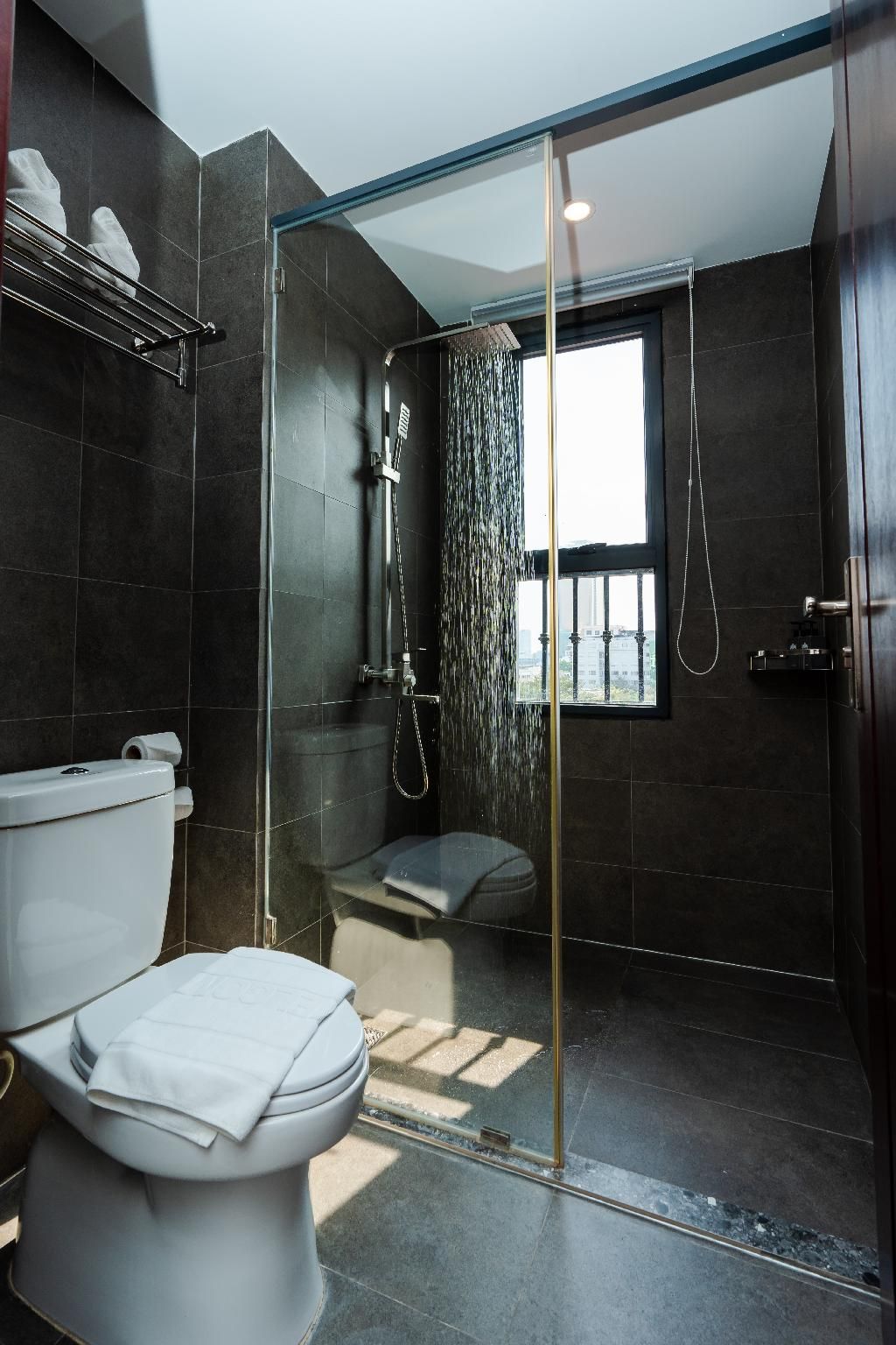 Botum Domrey Hotel Deluxe Twin with Balcony 3