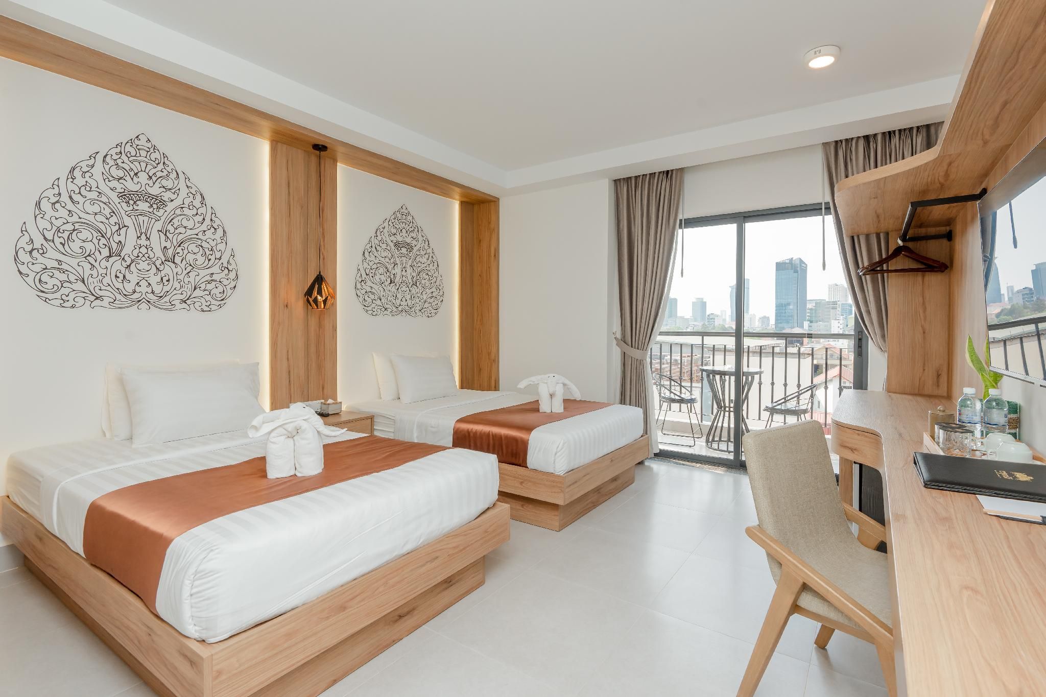 Botum Domrey Hotel Deluxe Twin with Balcony