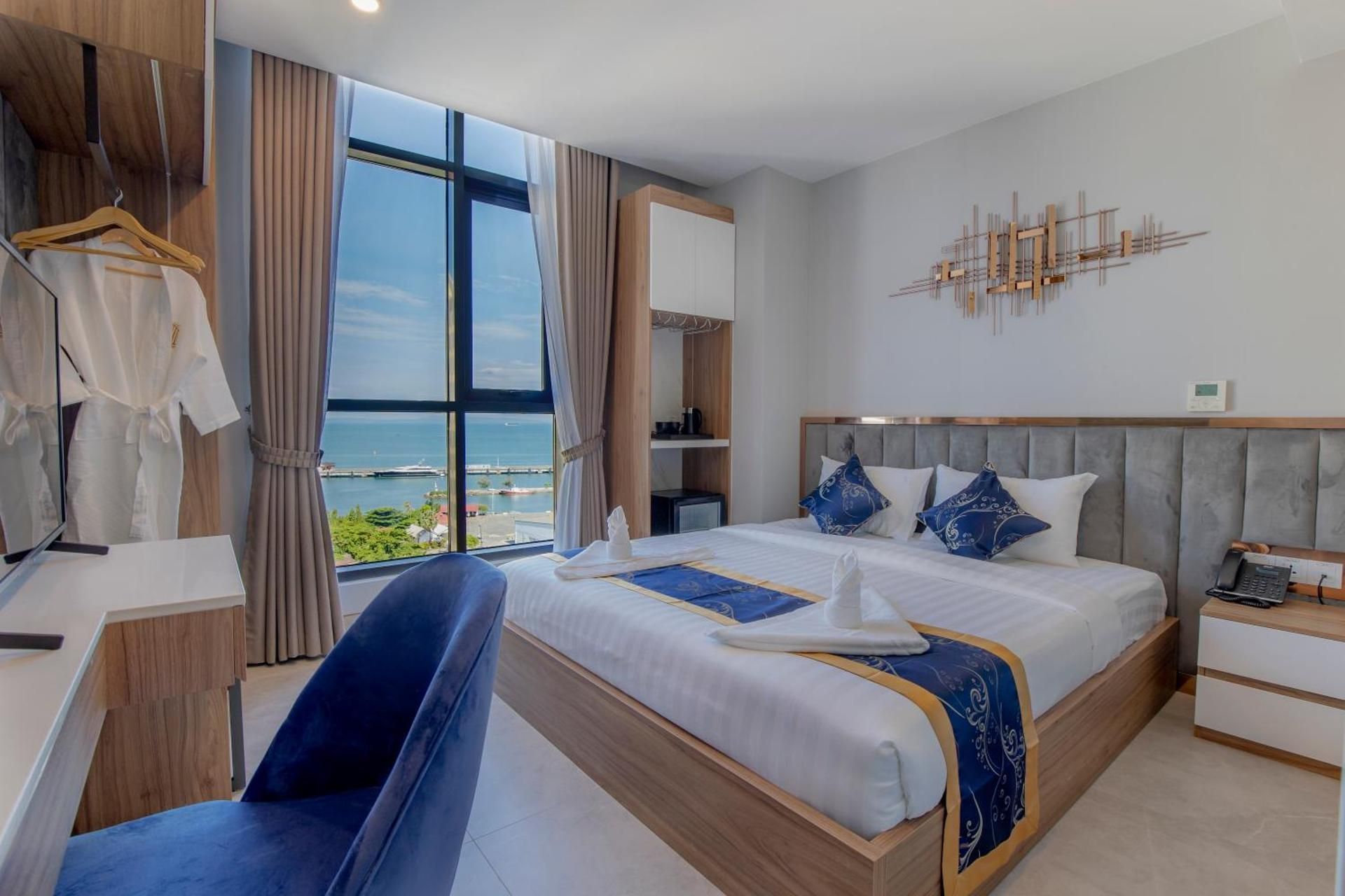 Deluxe Queen Room