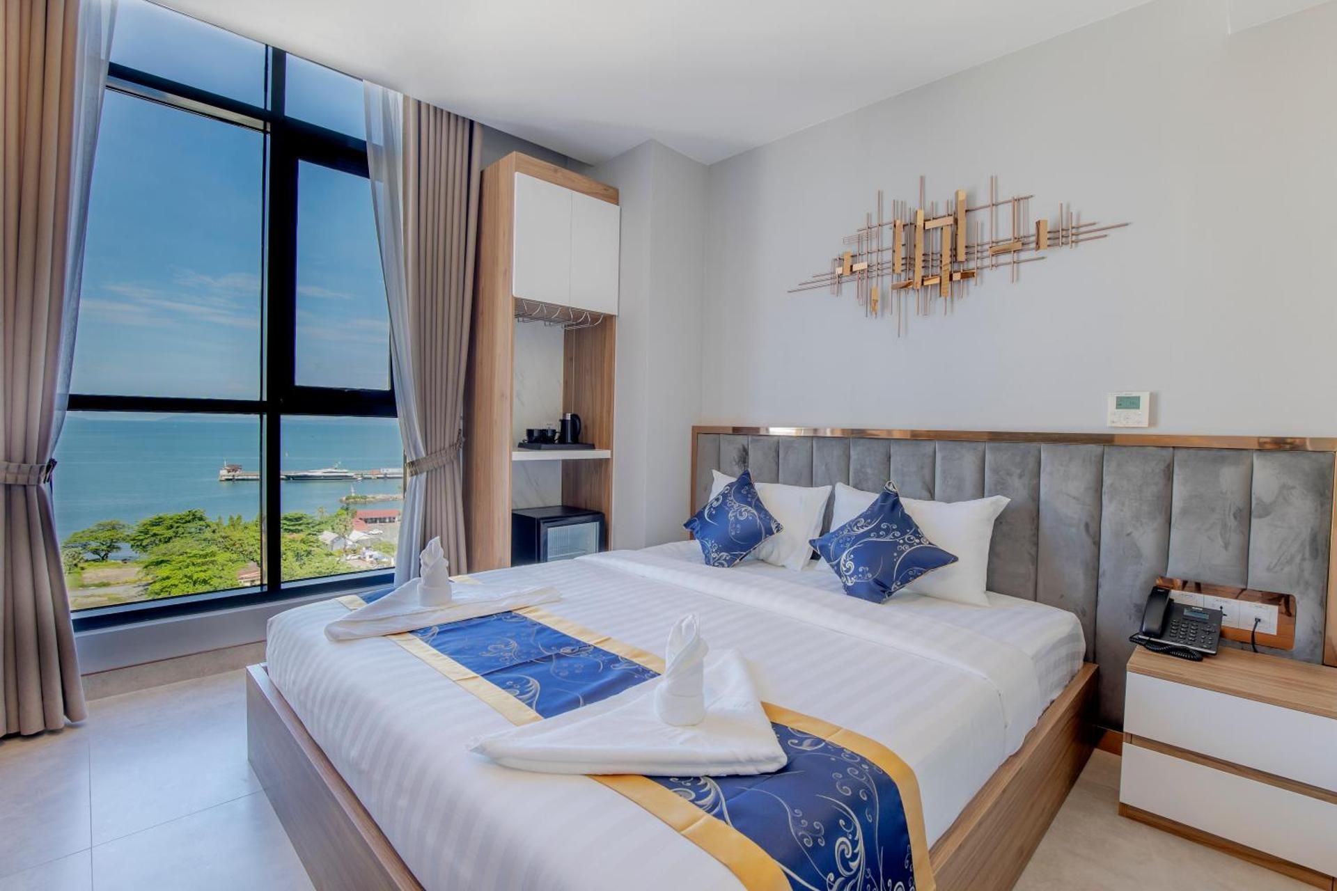 Deluxe Queen Room