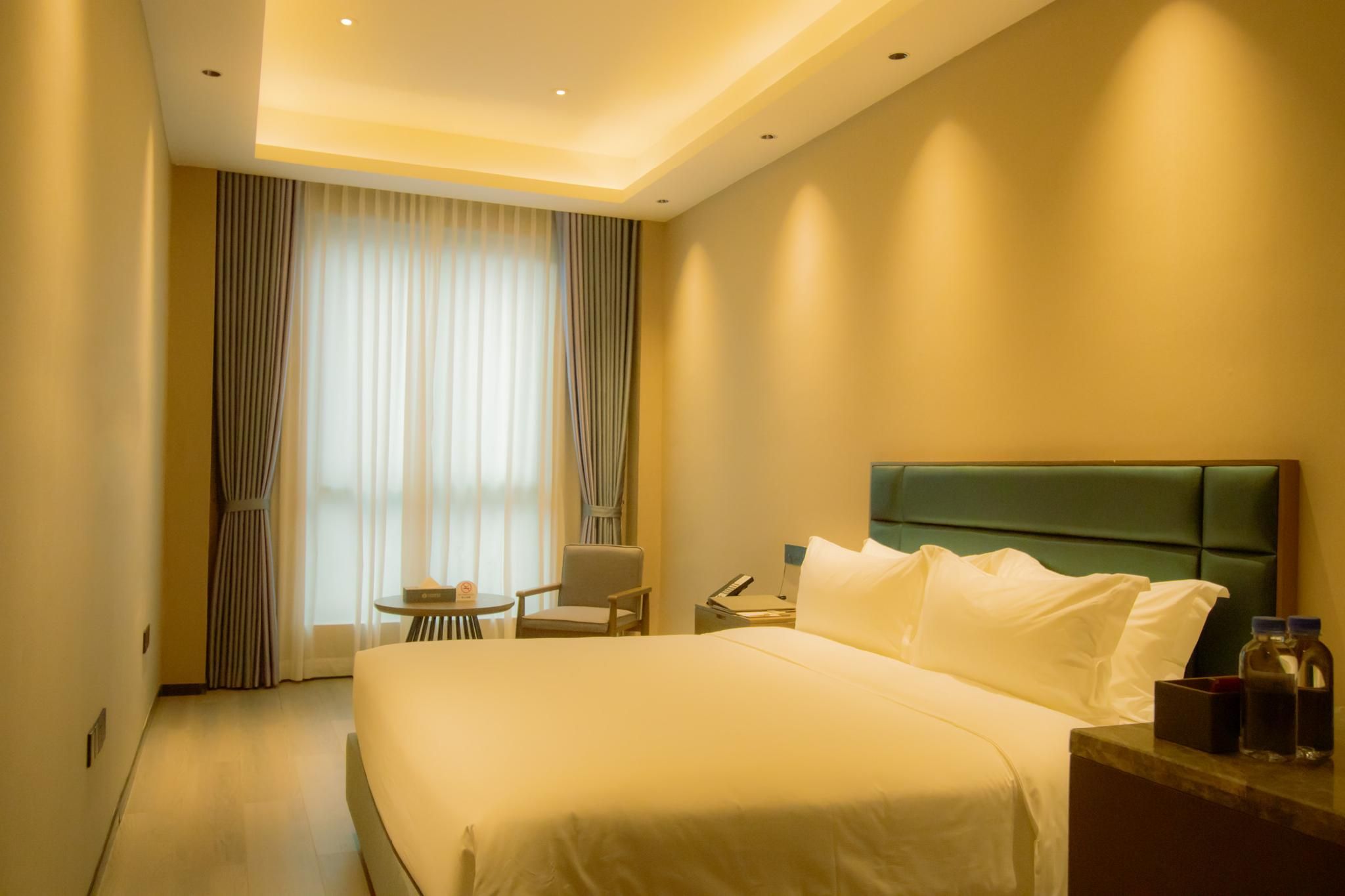 DongHu Resort Hotel Standard King Room 2