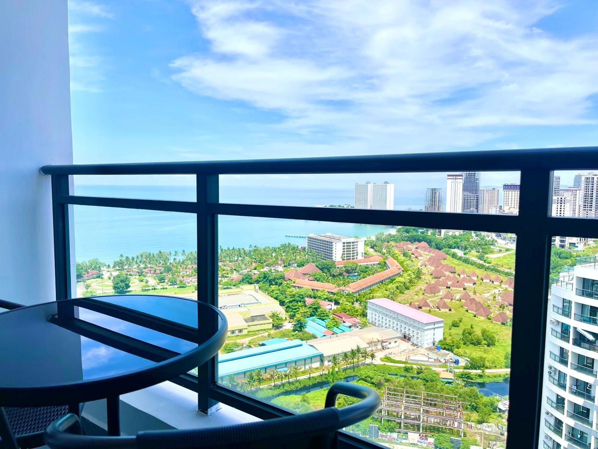 One-Bedroom Apartment with Sea View