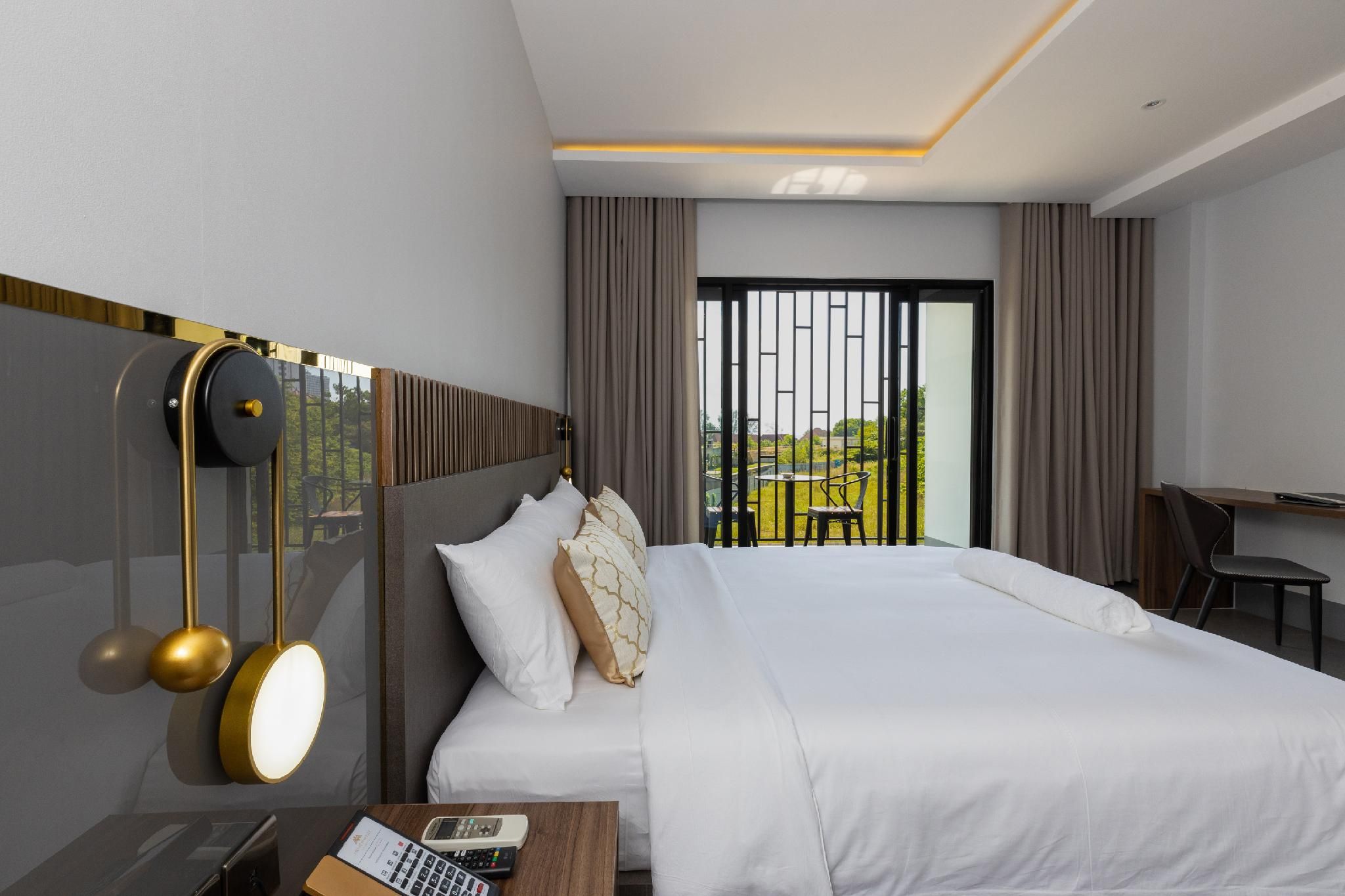 Munich Hotel Superior King Room with balcony 2