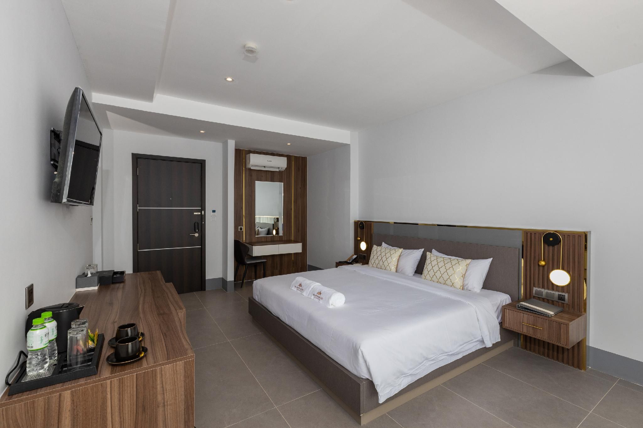 Deluxe King Room with Bathtub