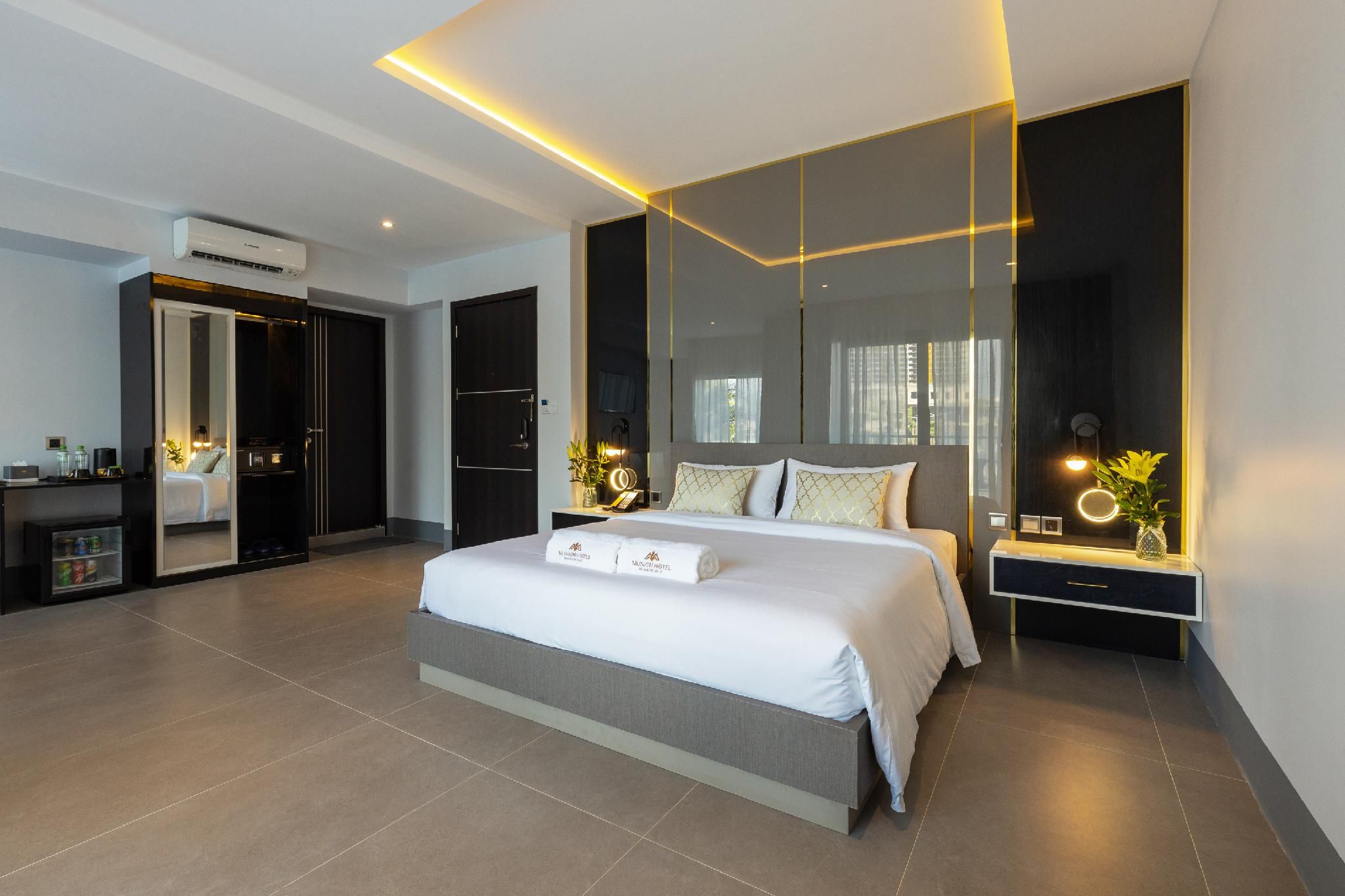 Premier King Room with Bathtub