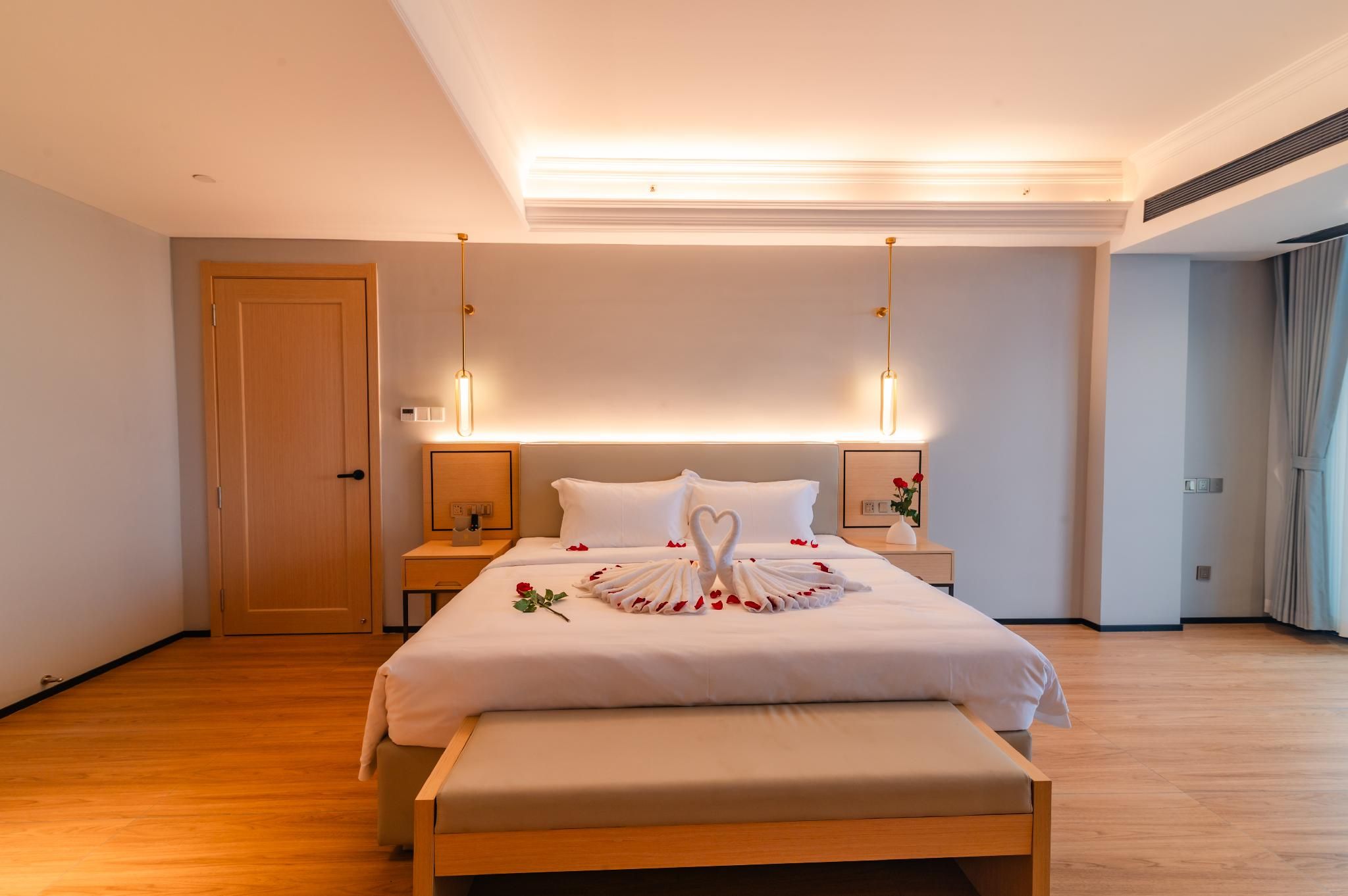 Mountain View Queen Room