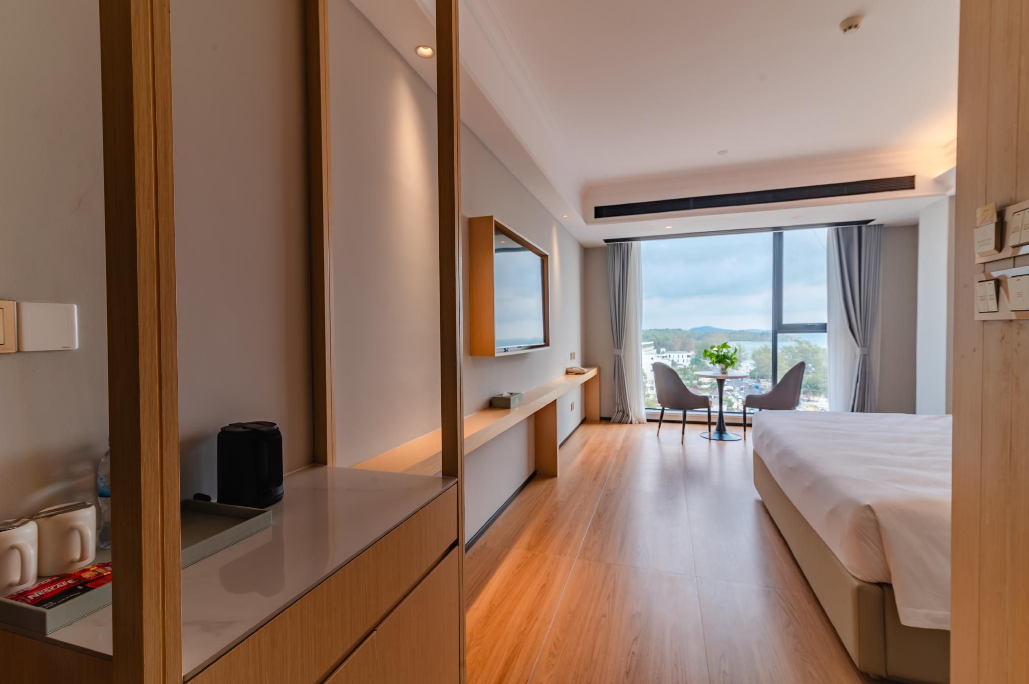 BILLIONS HOTEL Plus Round Trip Speedboat Transfer - Supreme Deluxe Sea View 3