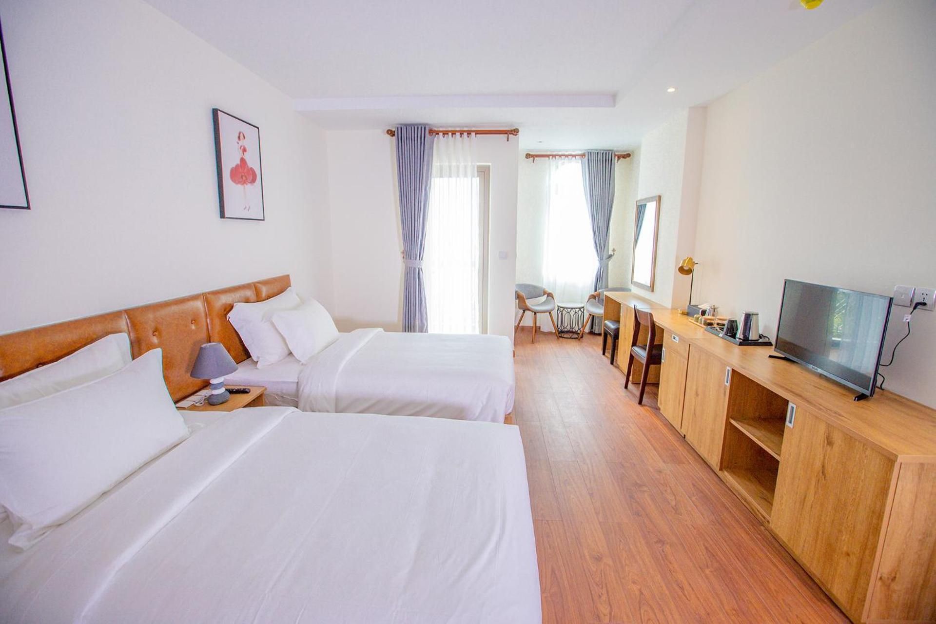 Deluxe Twin Room with Balcony
