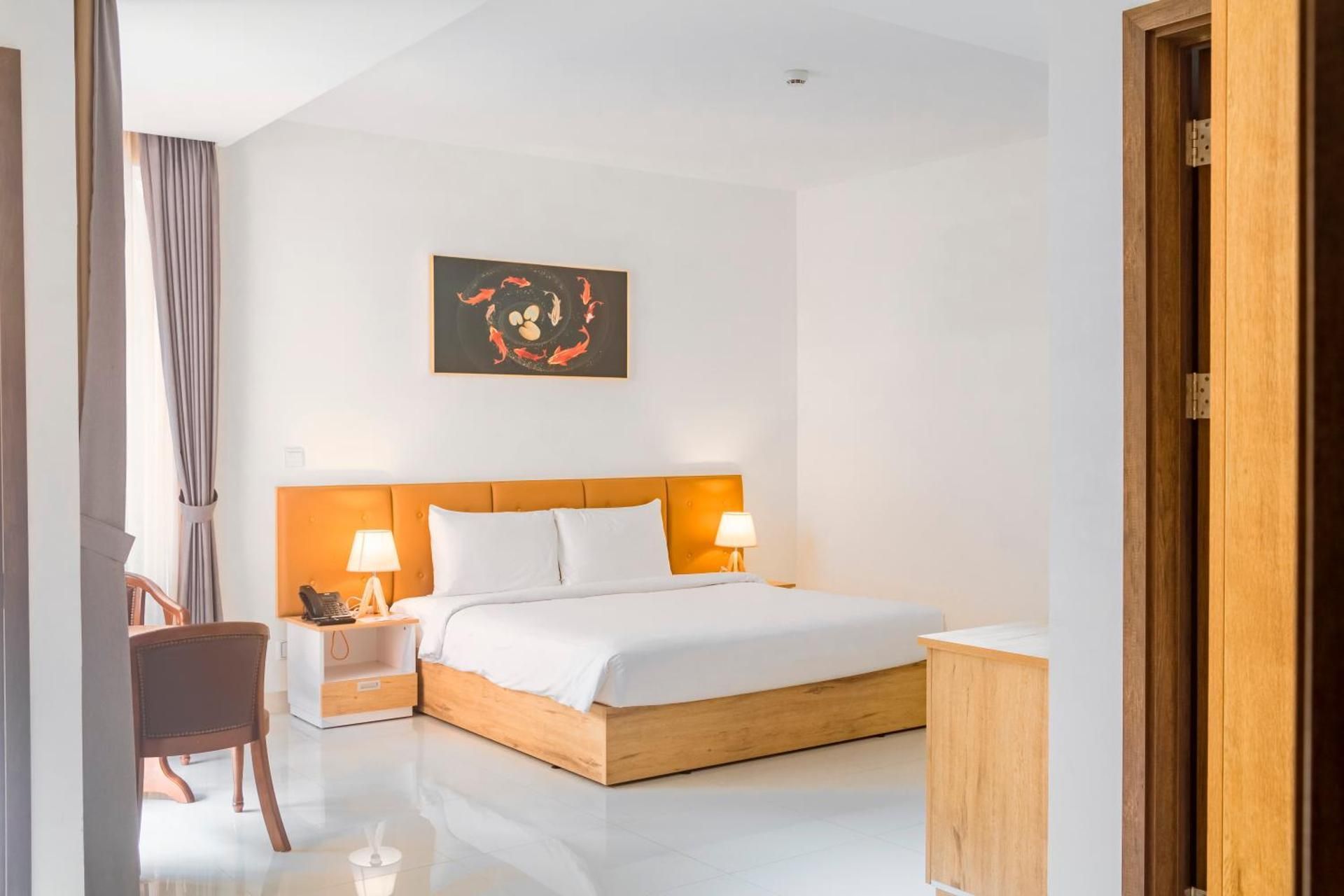 Family Connecting Rooms - King & Twin Beds
