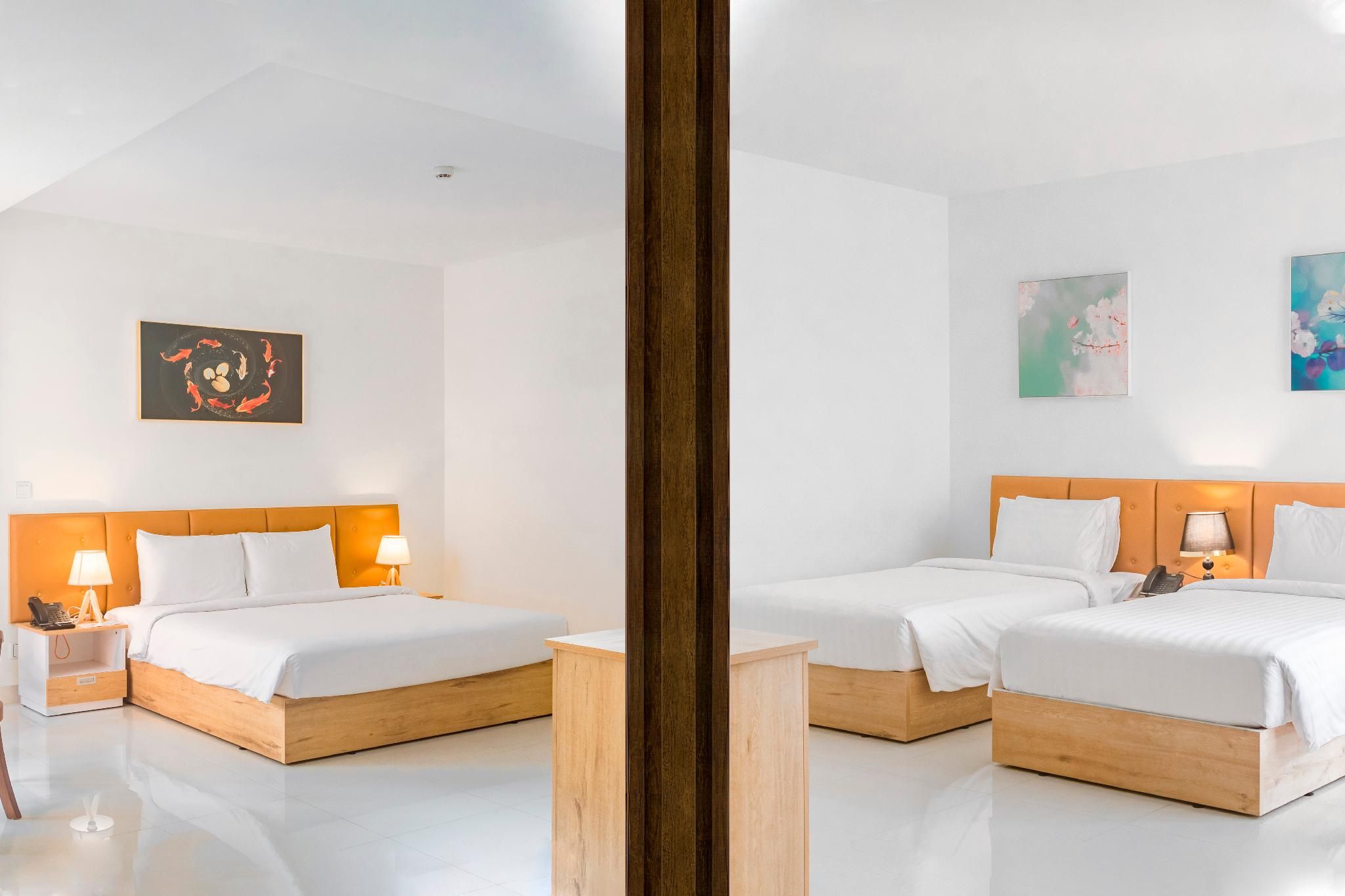 Family Connecting Rooms - King & Twin Beds