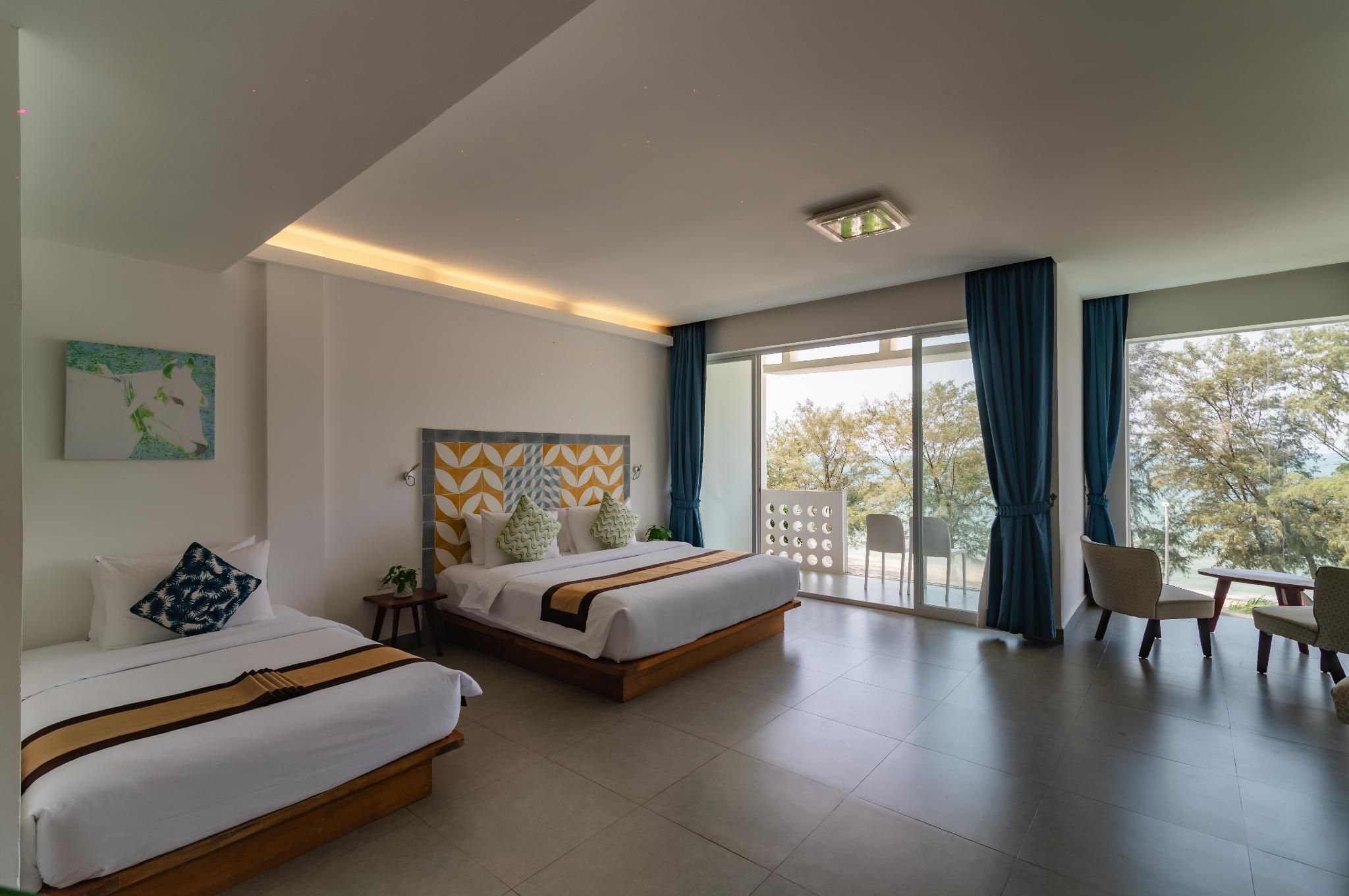 Family Room with Sea View