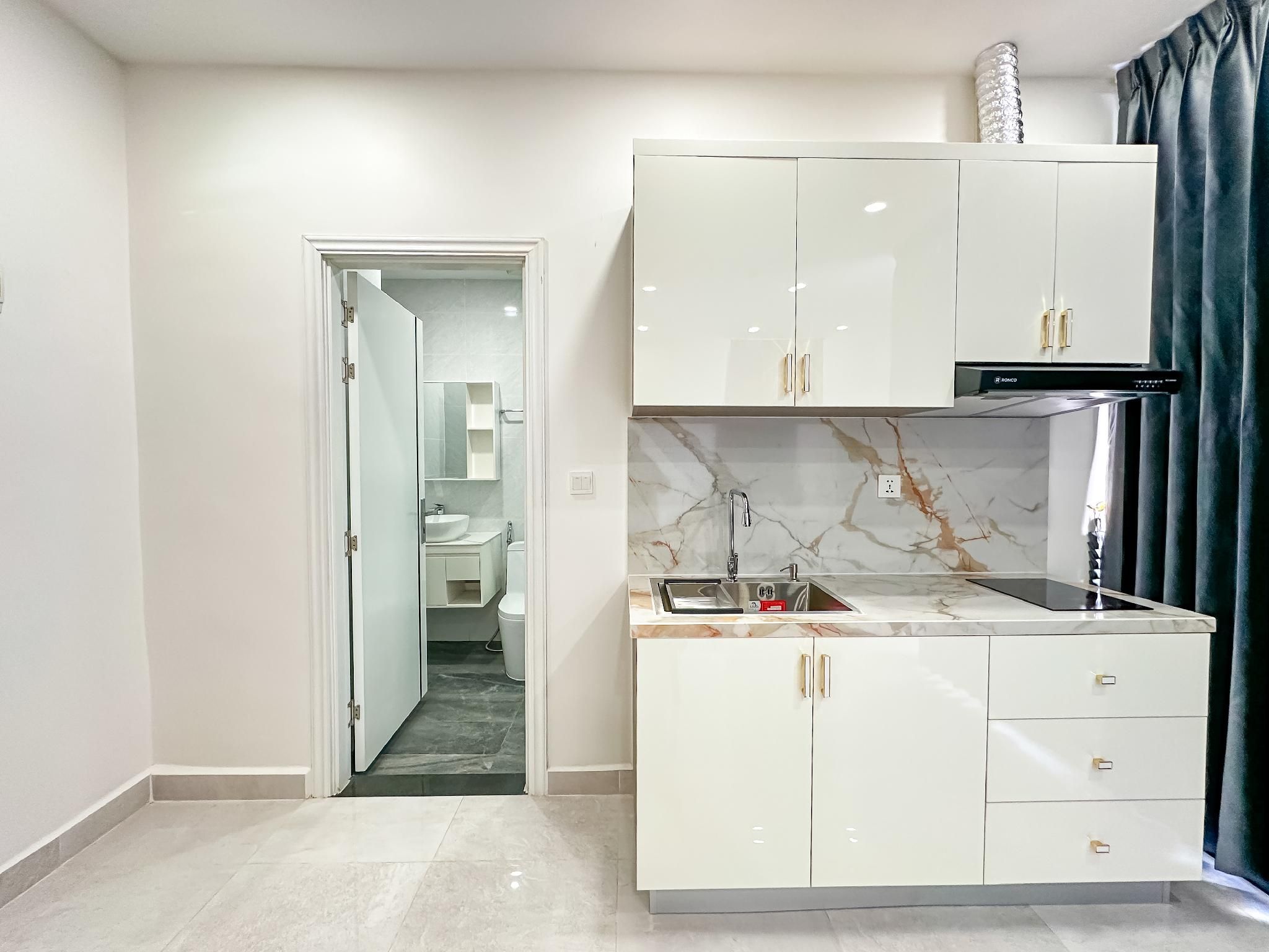 C-Hotel Studio - Twin Room with Balcony 2