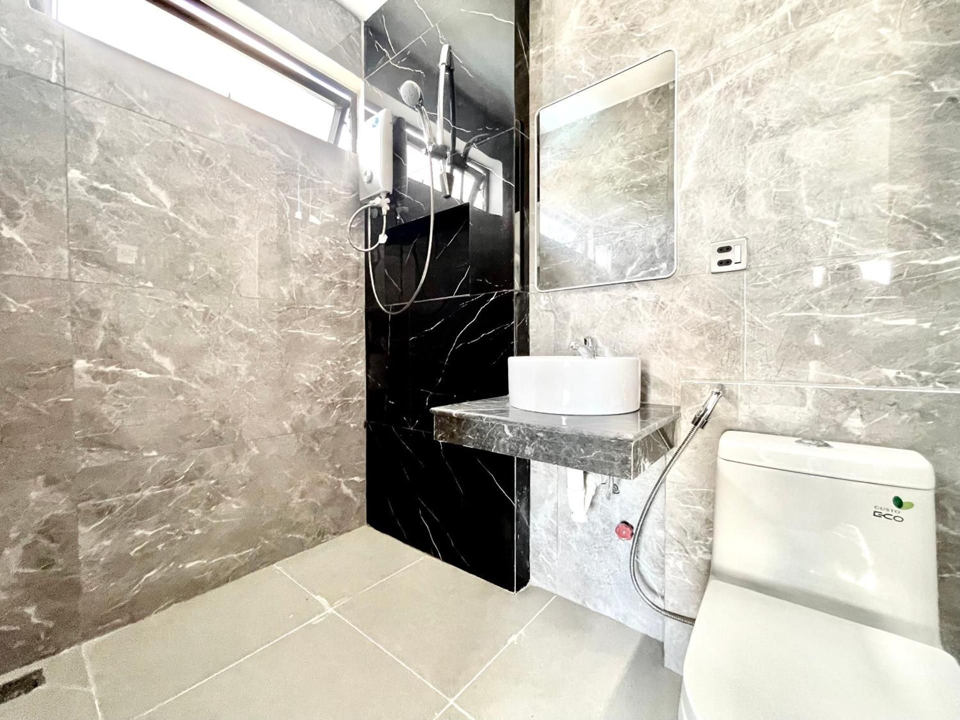 SKY HOTEL Central Sihanoukville - FREE LAUNDRY One-Bedroom Apartment with Garden View 2