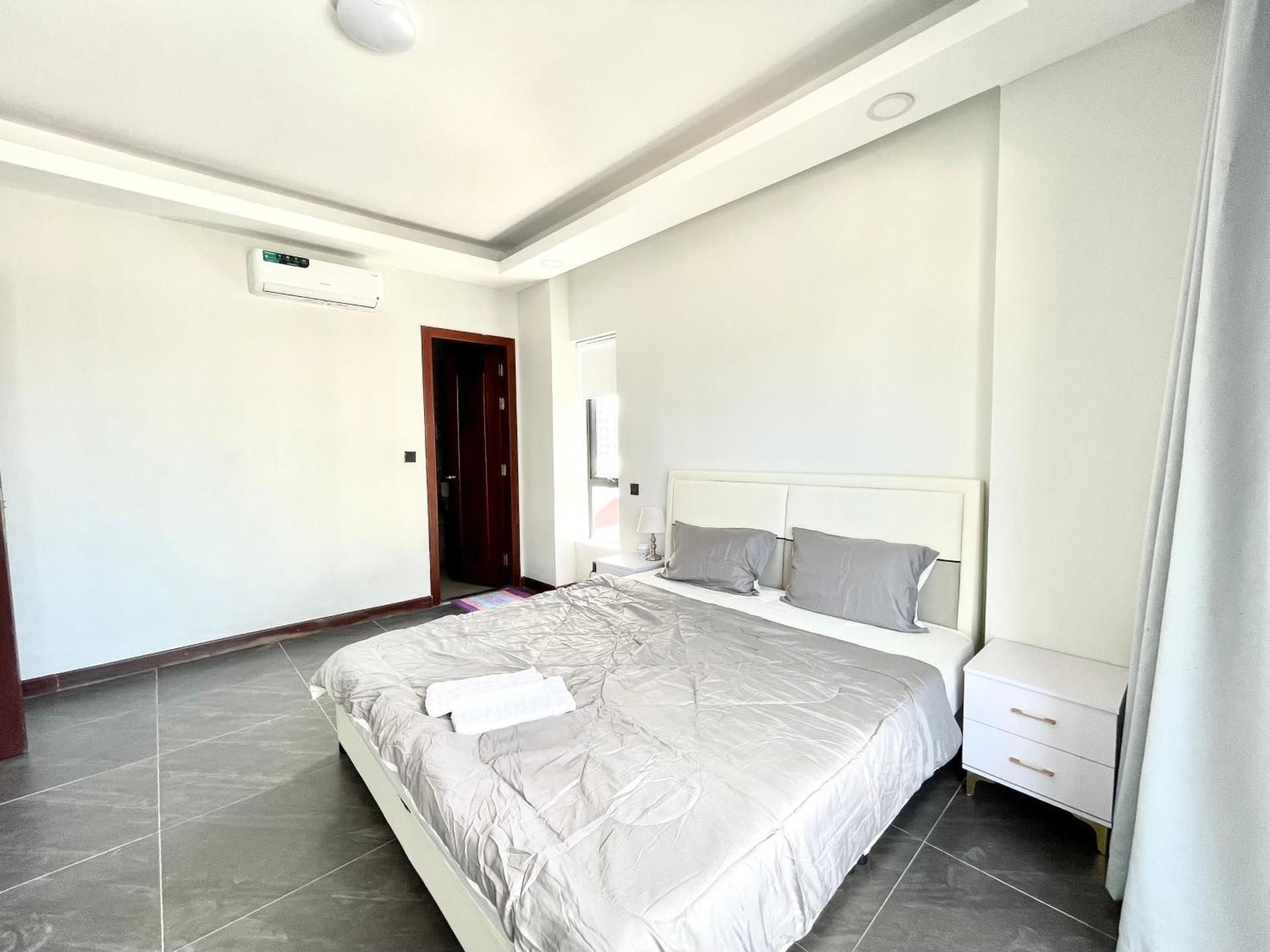 SKY HOTEL Central Sihanoukville - FREE LAUNDRY One-Bedroom Apartment with City View