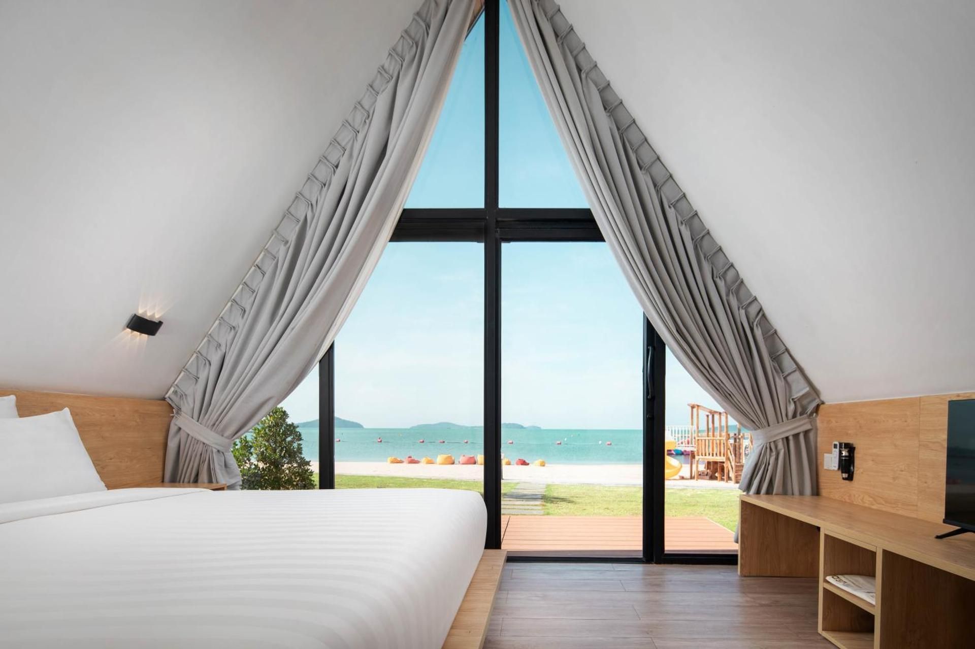 Queen Sea View