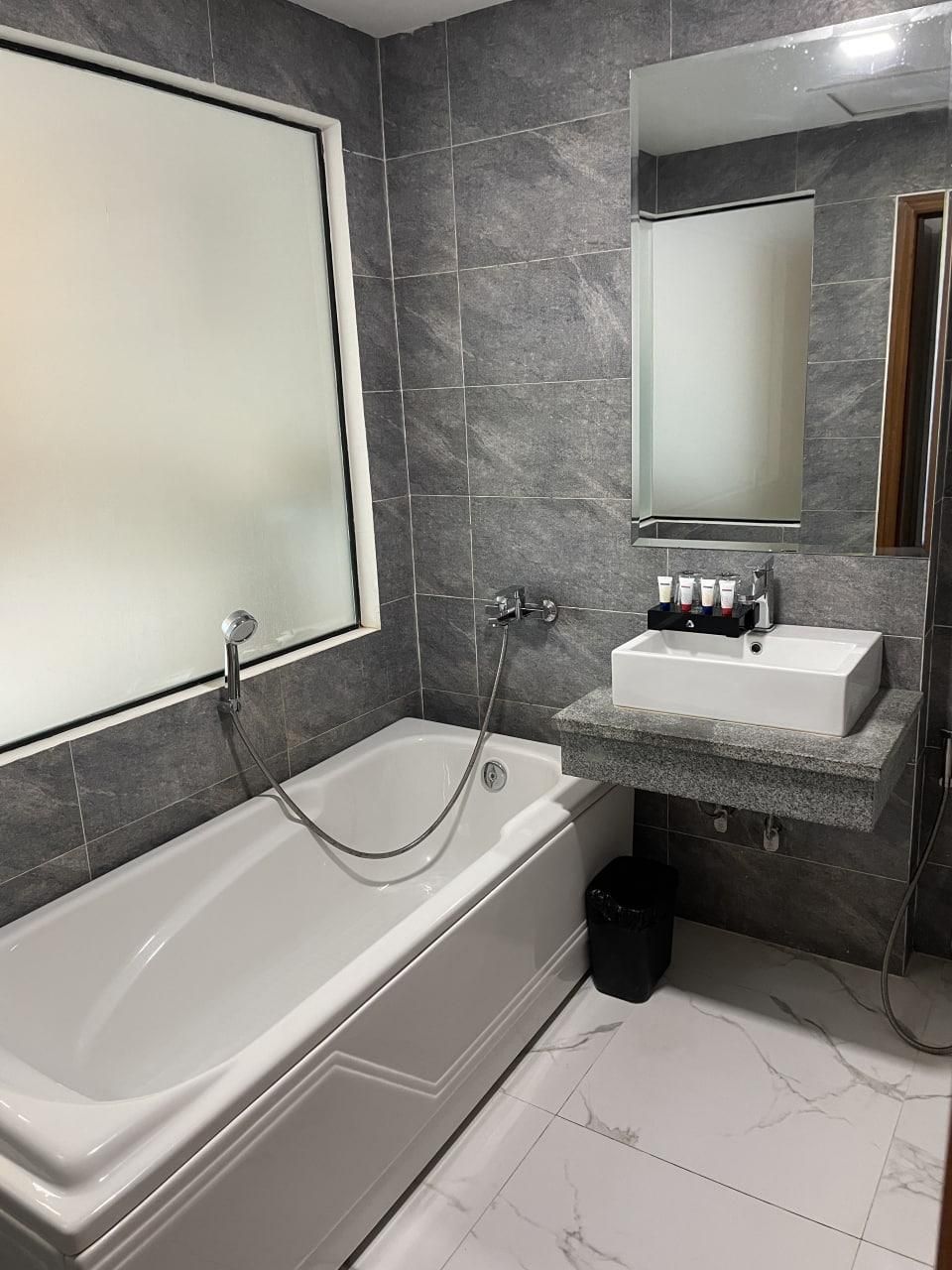 Junior King Suite