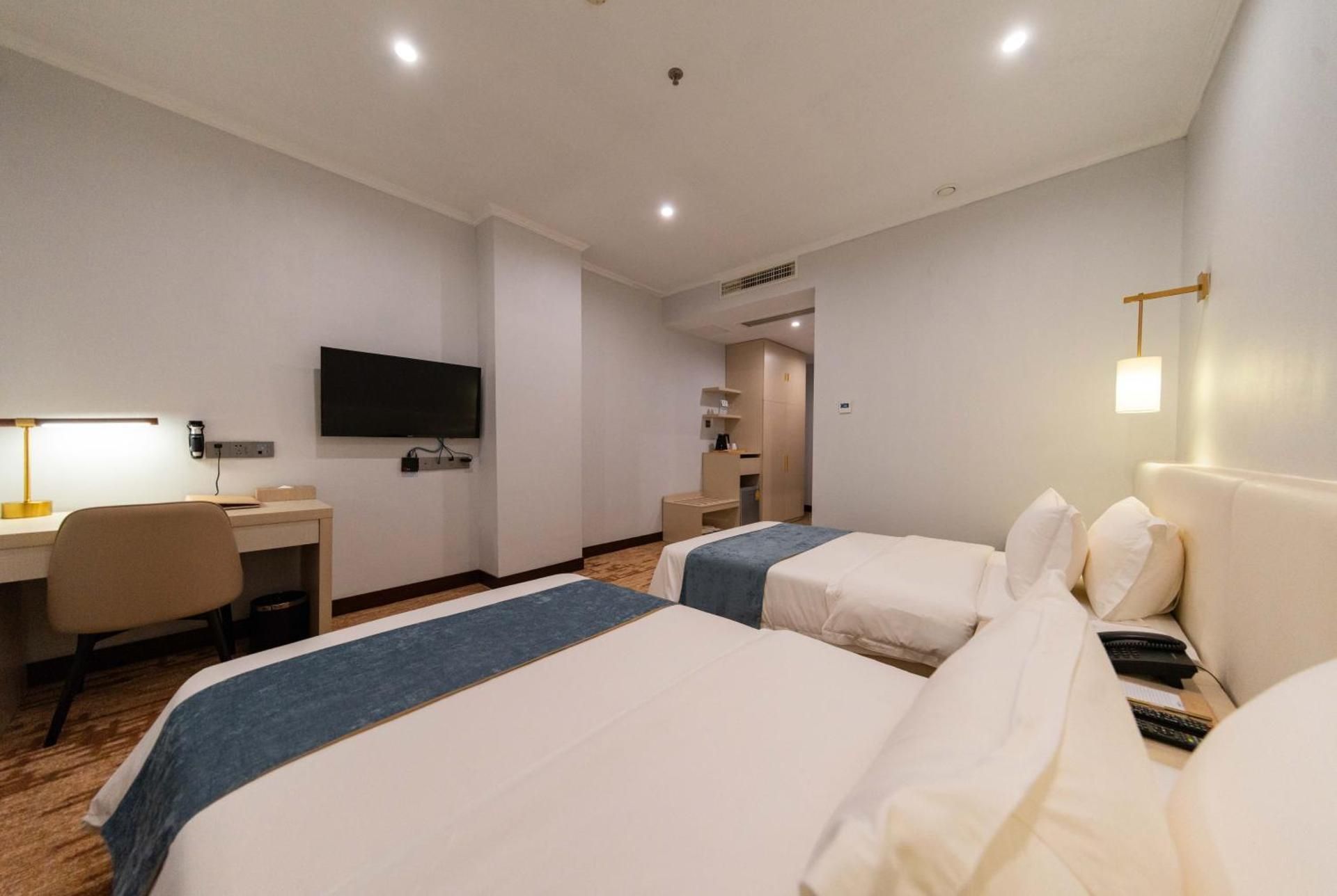 Superior Twin - No Window